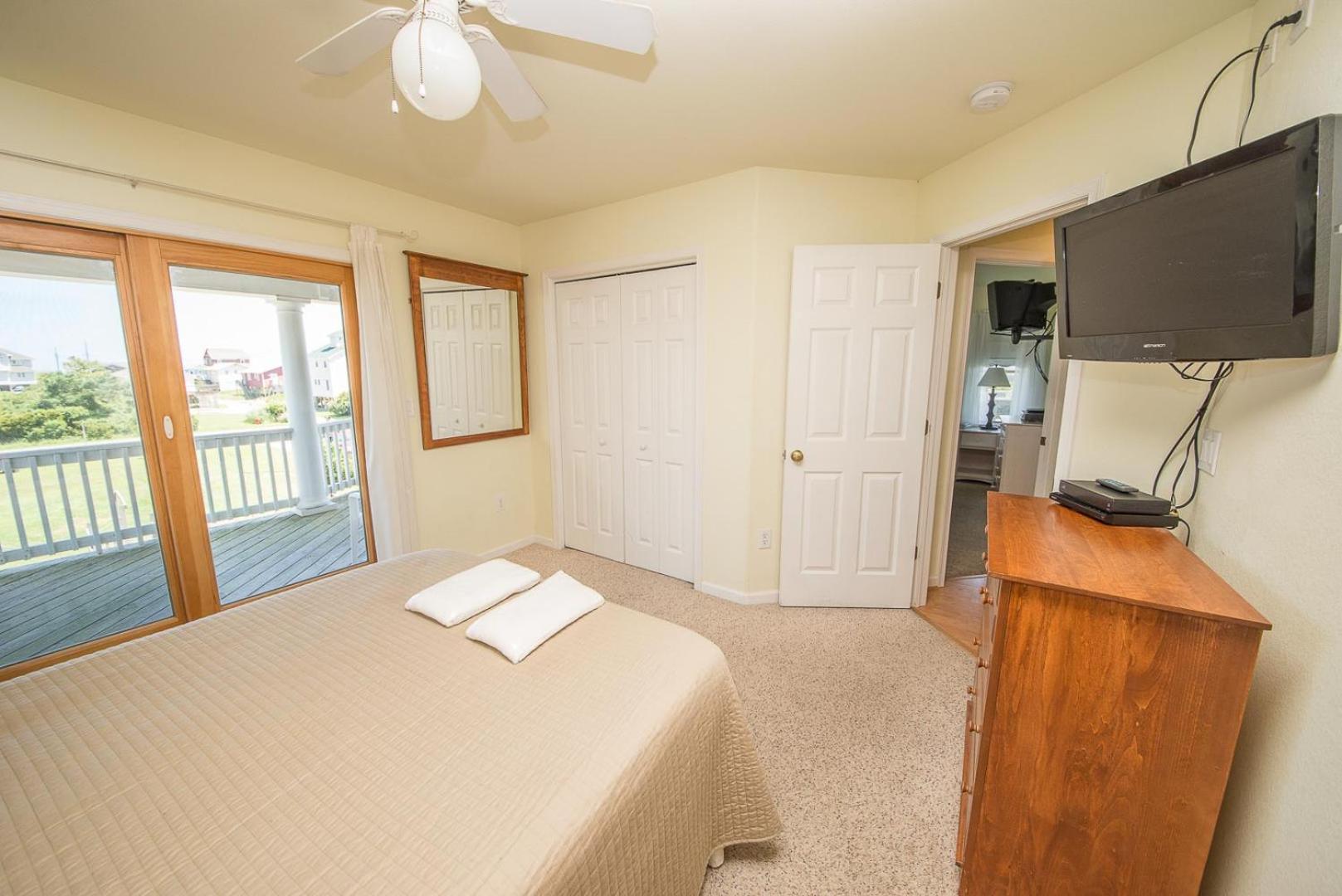 Funtiki - S Nags Head MP 17.5, Semi-Oceanfront, 150 Yds to Beach, Pool, Hot Tub, Pool Table, Pets OK