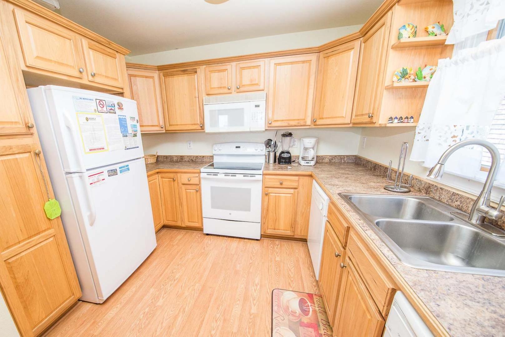 Funtiki - S Nags Head MP 17.5, Semi-Oceanfront, 150 Yds to Beach, Pool, Hot Tub, Pool Table, Pets OK