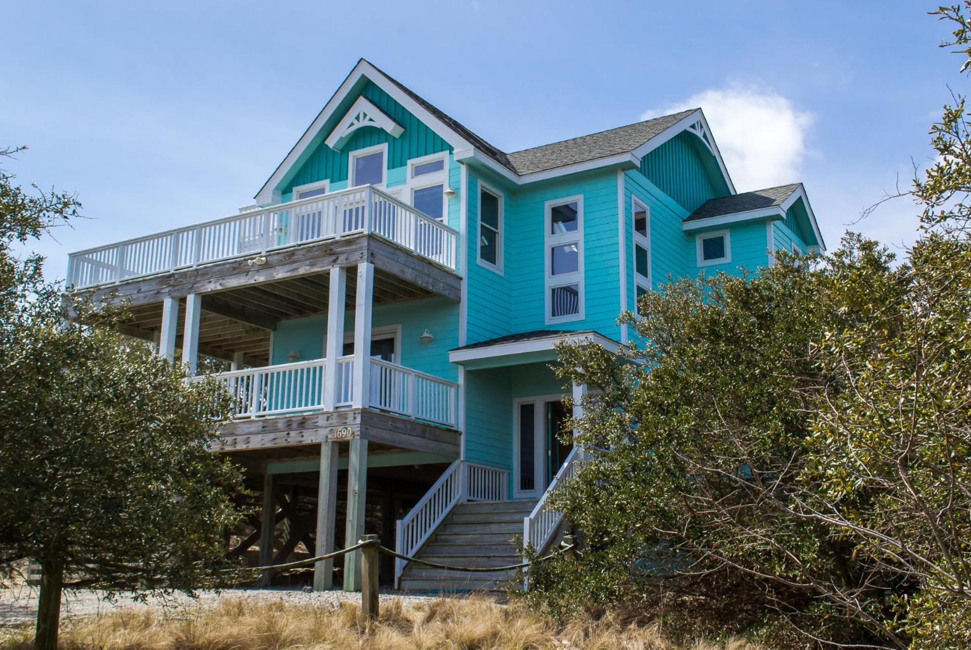 Luv Shack - 4x4 Carova Beach, Ocean View, Secluded, Fireplace, Hot Tub, Pets OK