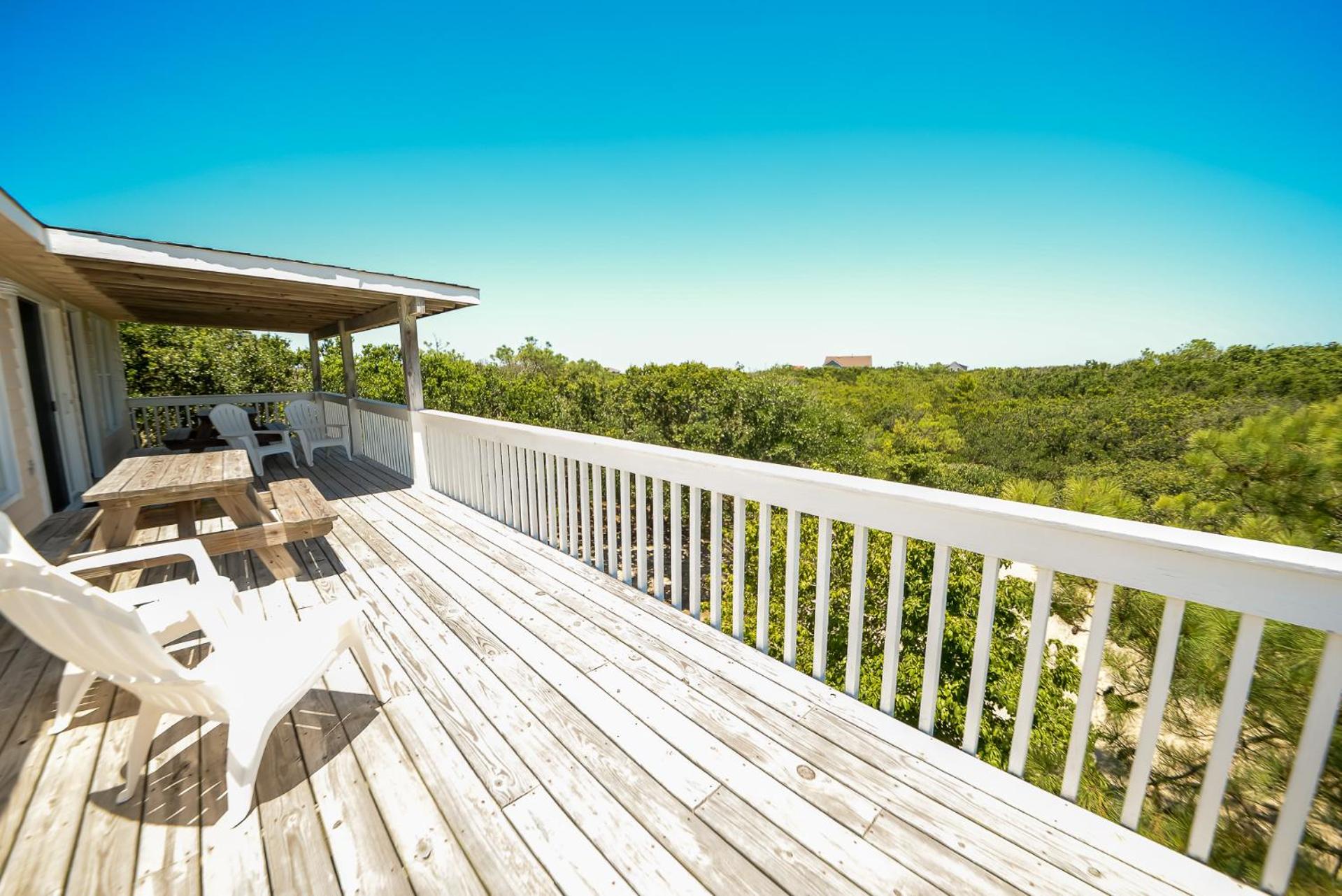 Carolina Breeze - Southern Shores, Chickahauk, 200 Yards to the Beach, Flex Stays, Private Decks
