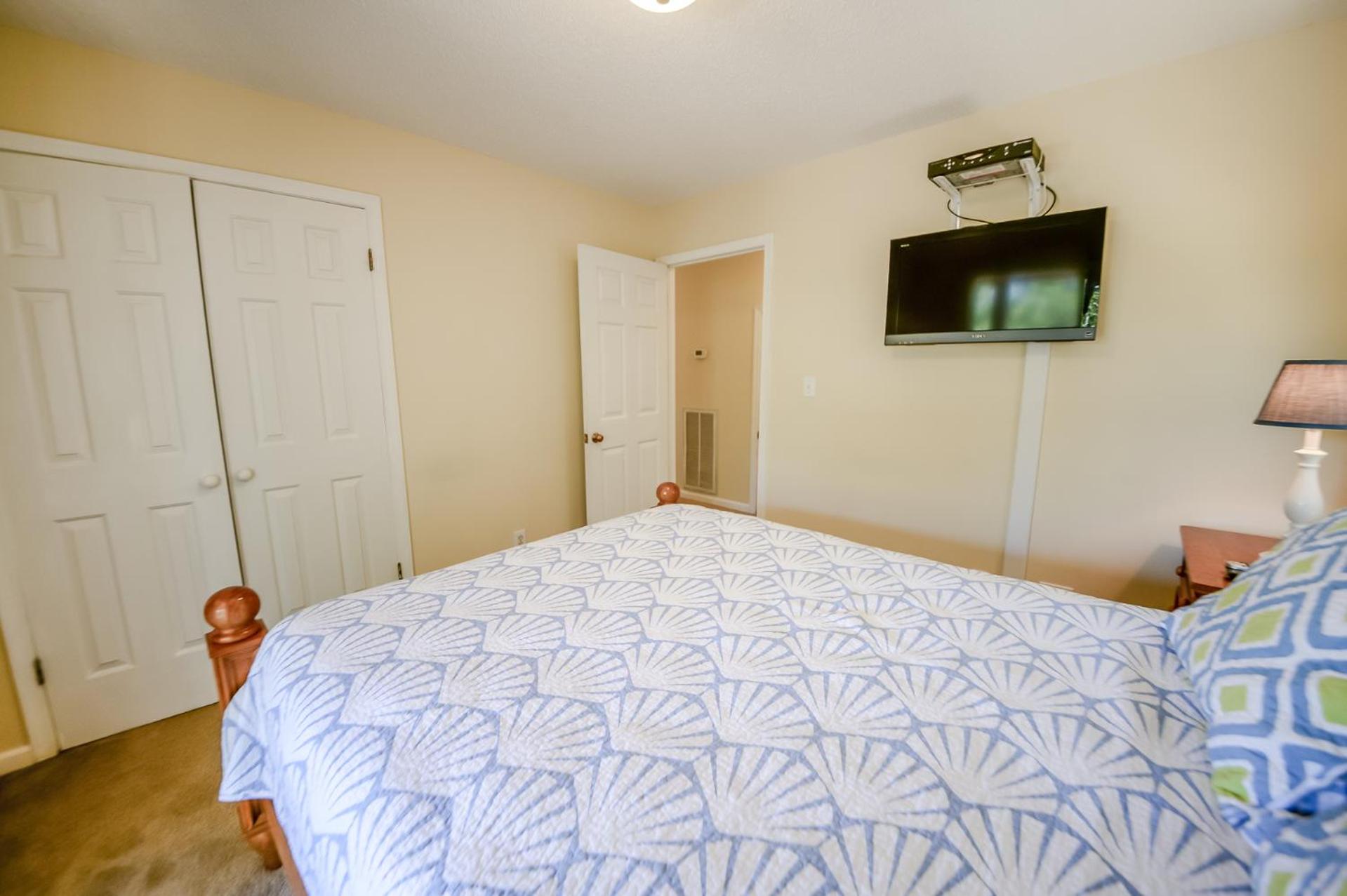 Carolina Breeze - Southern Shores, Chickahauk, 200 Yards to the Beach, Flex Stays, Private Decks