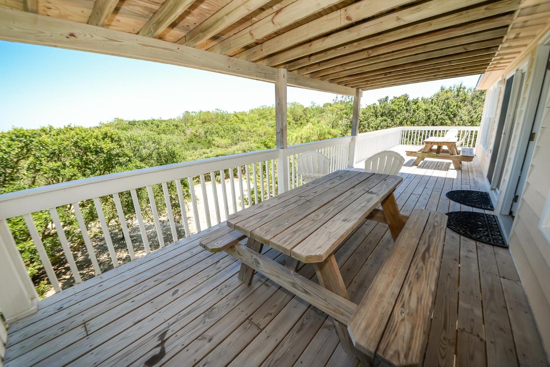 Carolina Breeze - Southern Shores, Chickahauk, 200 Yards to the Beach, Flex Stays, Private Decks