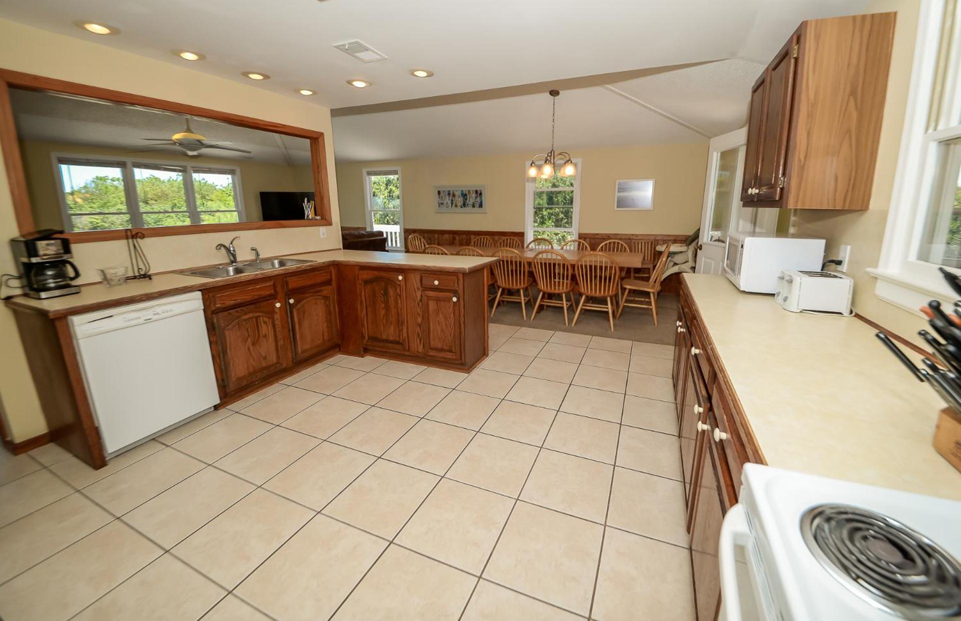 Carolina Breeze - Southern Shores, Chickahauk, 200 Yards to the Beach, Flex Stays, Private Decks
