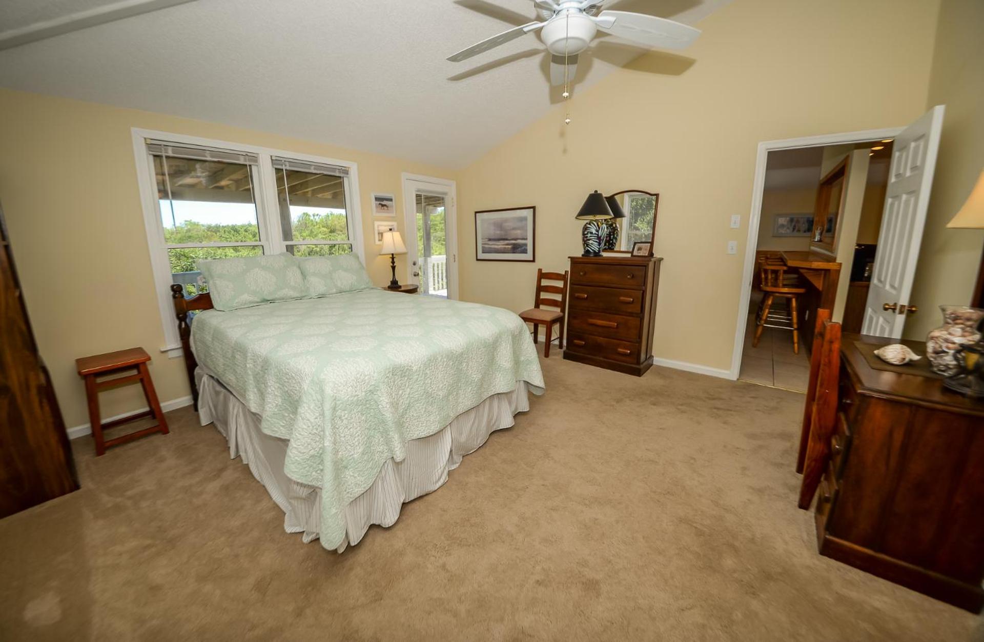 Carolina Breeze - Southern Shores, Chickahauk, 200 Yards to the Beach, Flex Stays, Private Decks