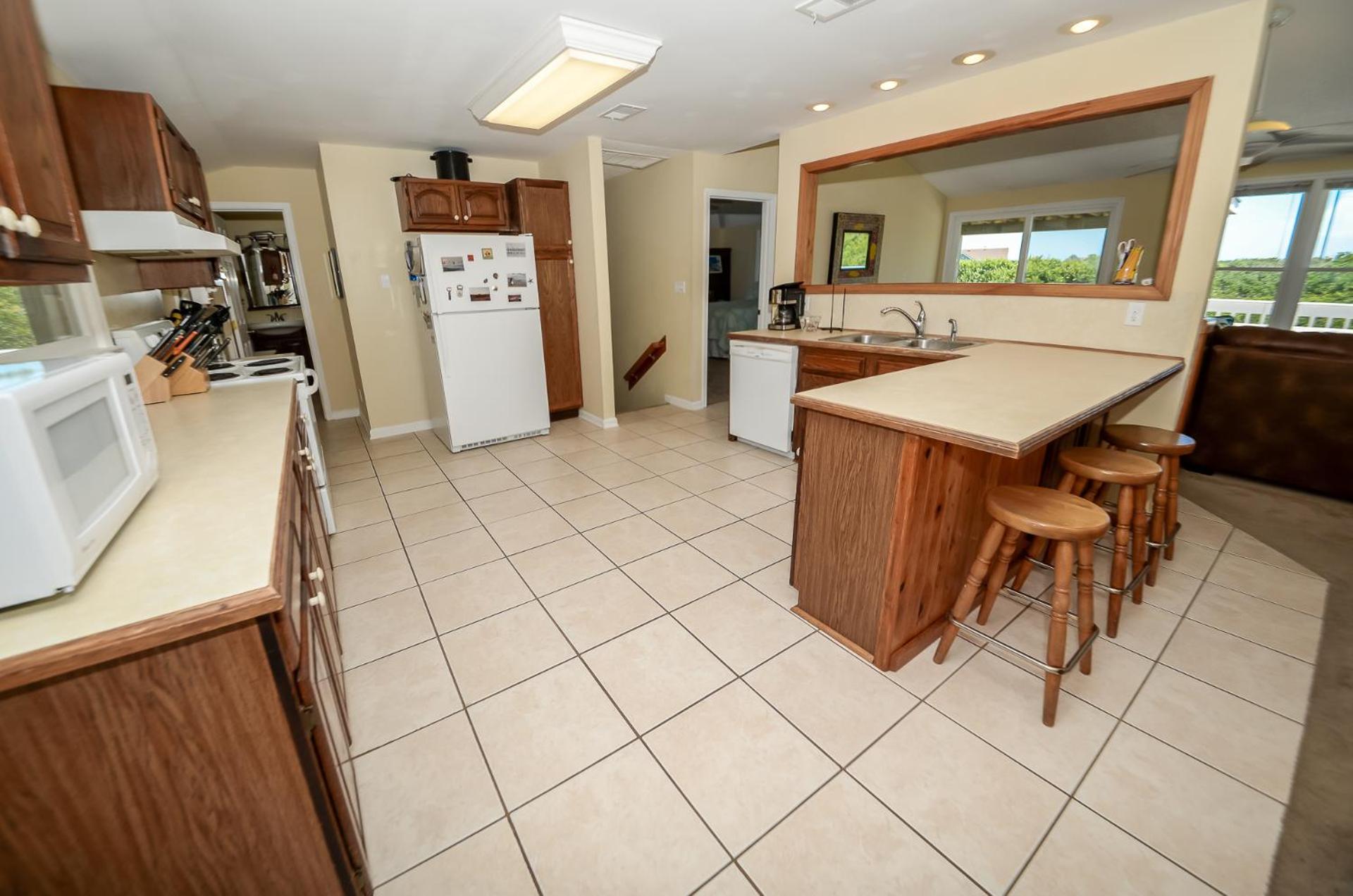 Carolina Breeze - Southern Shores, Chickahauk, 200 Yards to the Beach, Flex Stays, Private Decks
