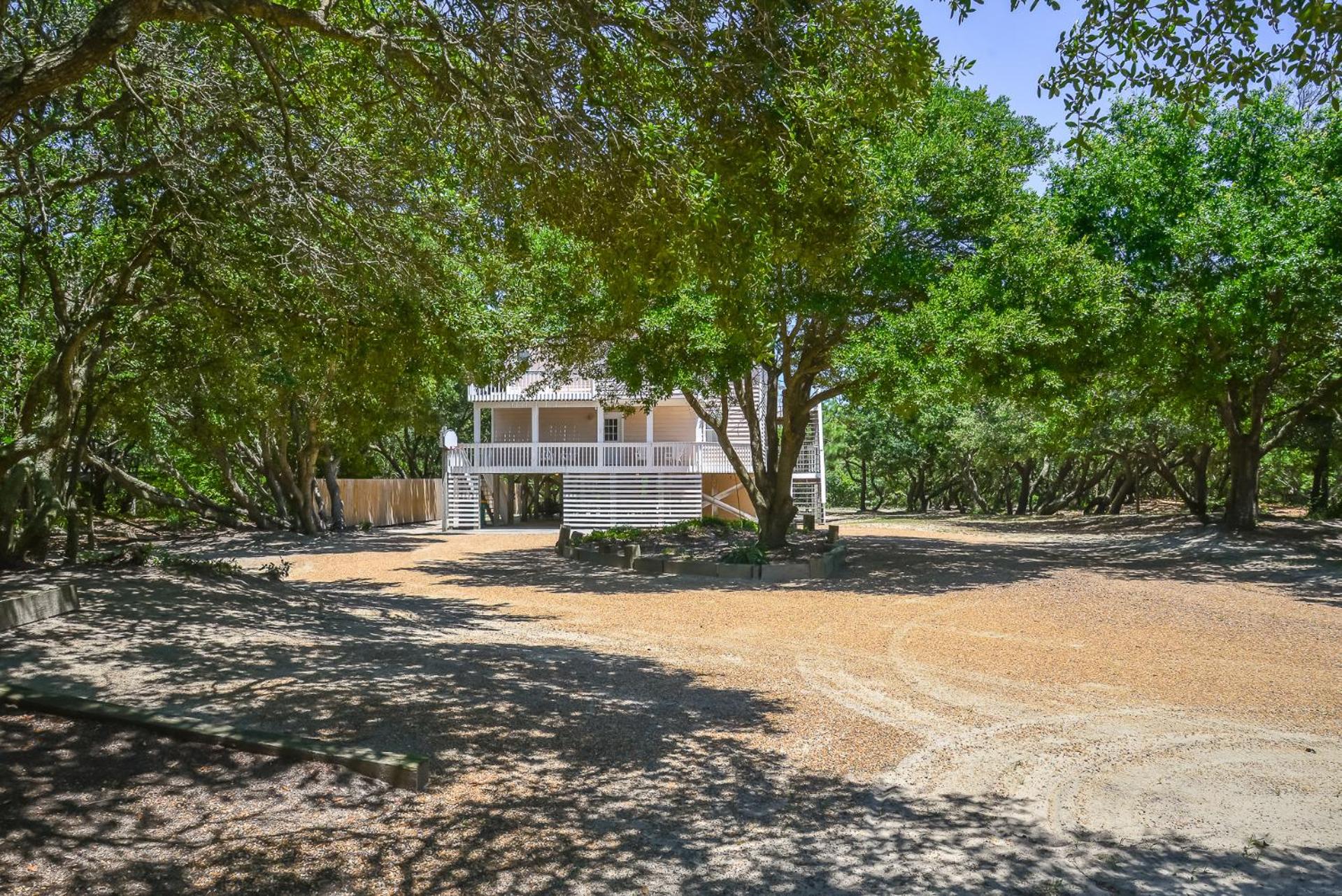 Carolina Breeze - Southern Shores, Chickahauk, 200 Yards to the Beach, Flex Stays, Private Decks