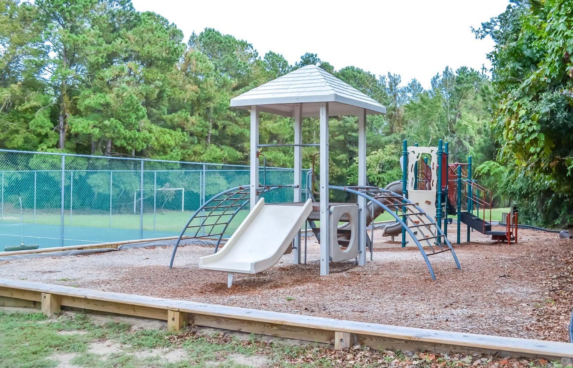 Carolina Breeze - Southern Shores, Chickahauk, 200 Yards to the Beach, Flex Stays, Private Decks