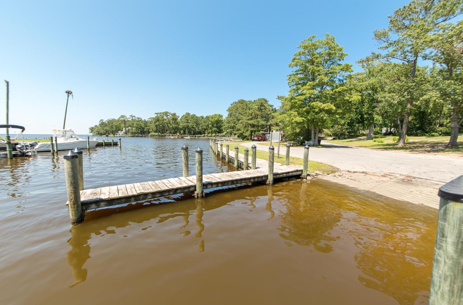 Carolina Breeze - Southern Shores, Chickahauk, 200 Yards to the Beach, Flex Stays, Private Decks