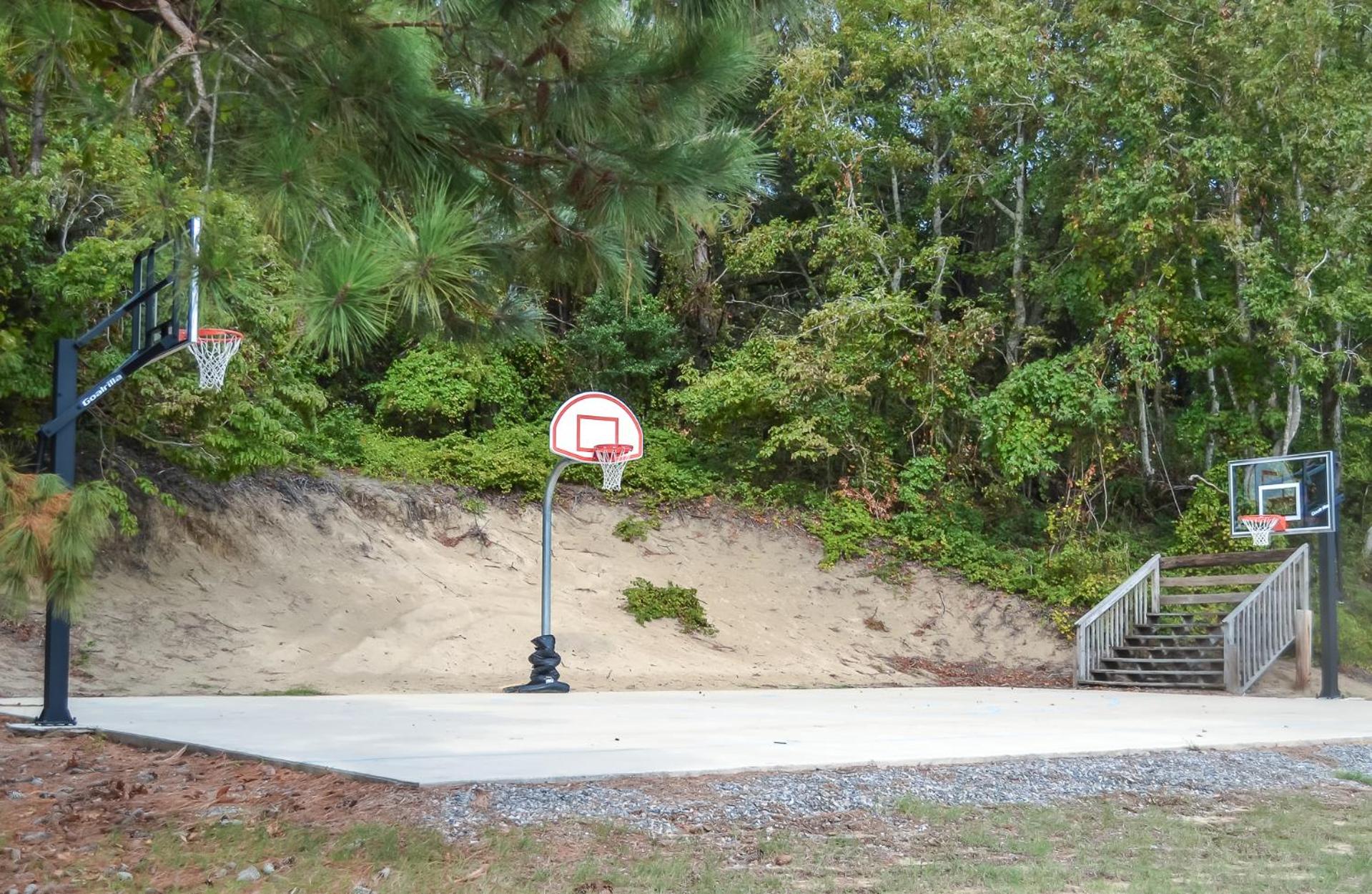 Carolina Breeze - Southern Shores, Chickahauk, 200 Yards to the Beach, Flex Stays, Private Decks