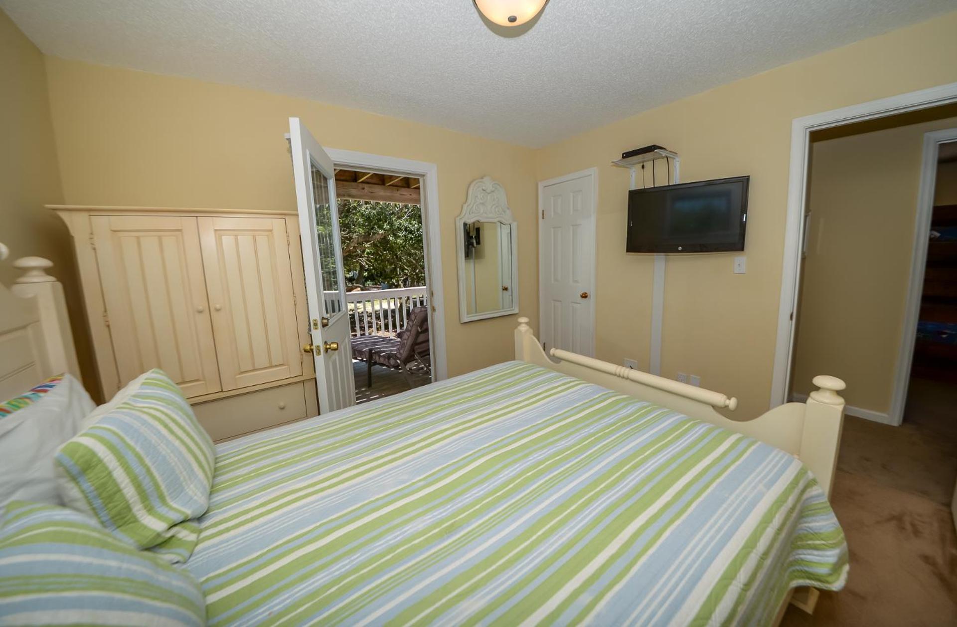 Carolina Breeze - Southern Shores, Chickahauk, 200 Yards to the Beach, Flex Stays, Private Decks