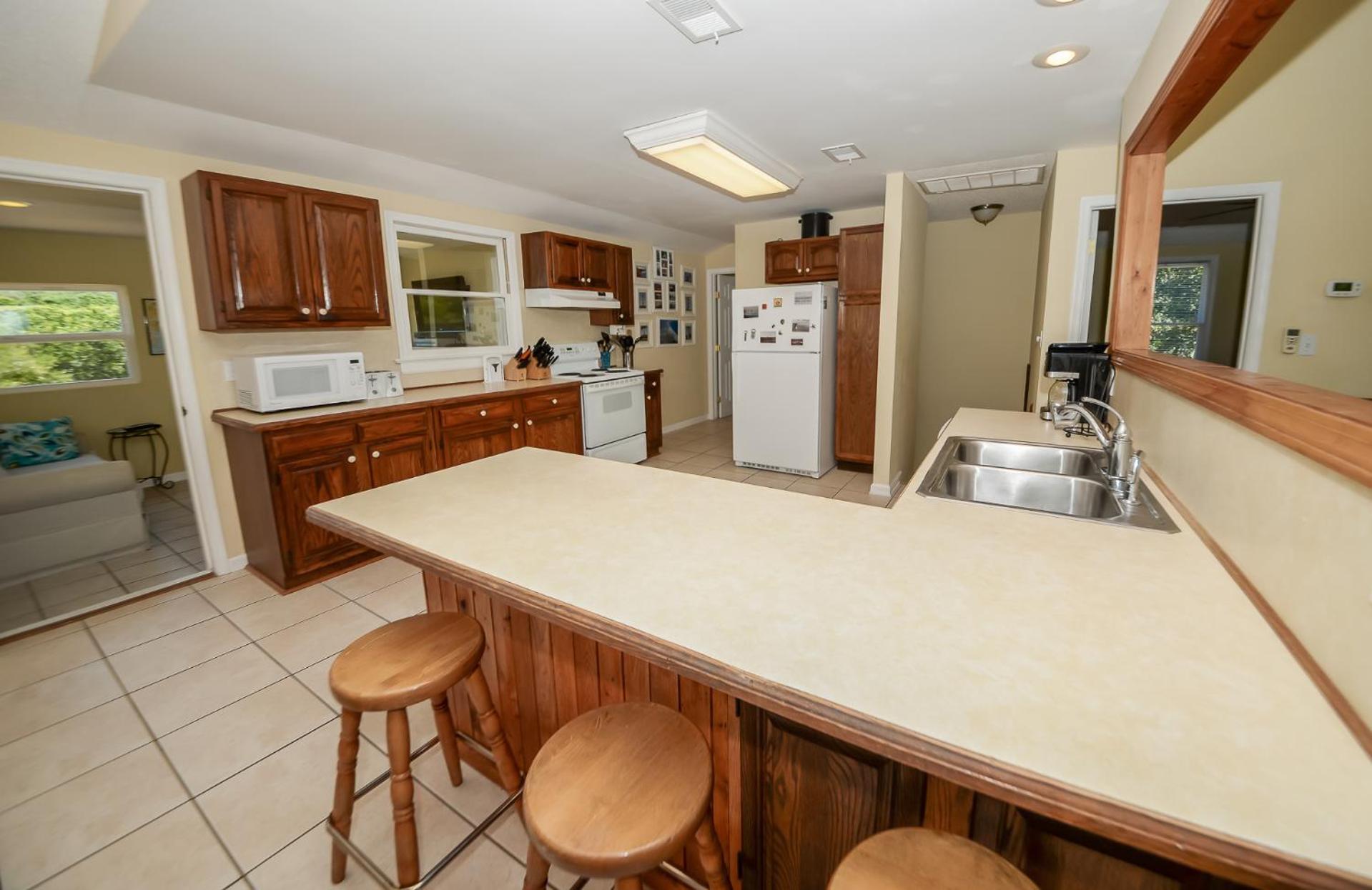 Carolina Breeze - Southern Shores, Chickahauk, 200 Yards to the Beach, Flex Stays, Private Decks