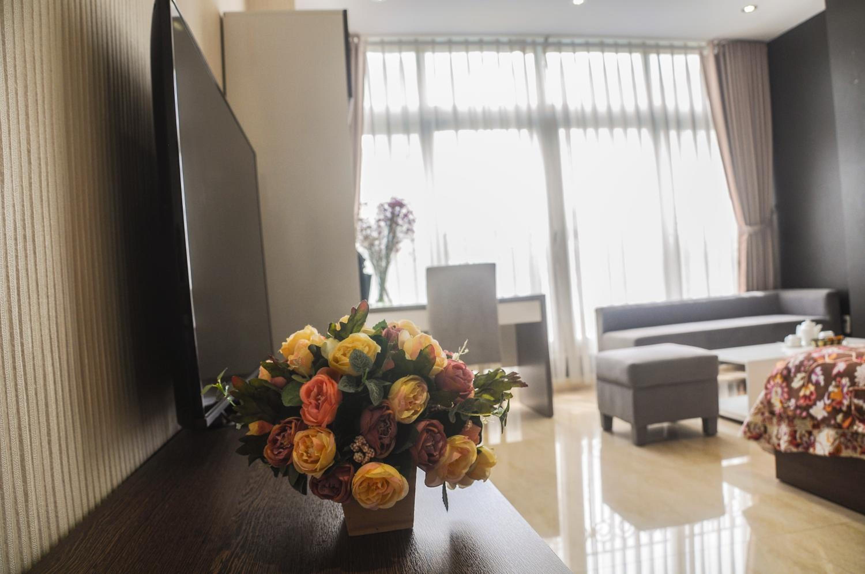 Sunny Serviced Apartment