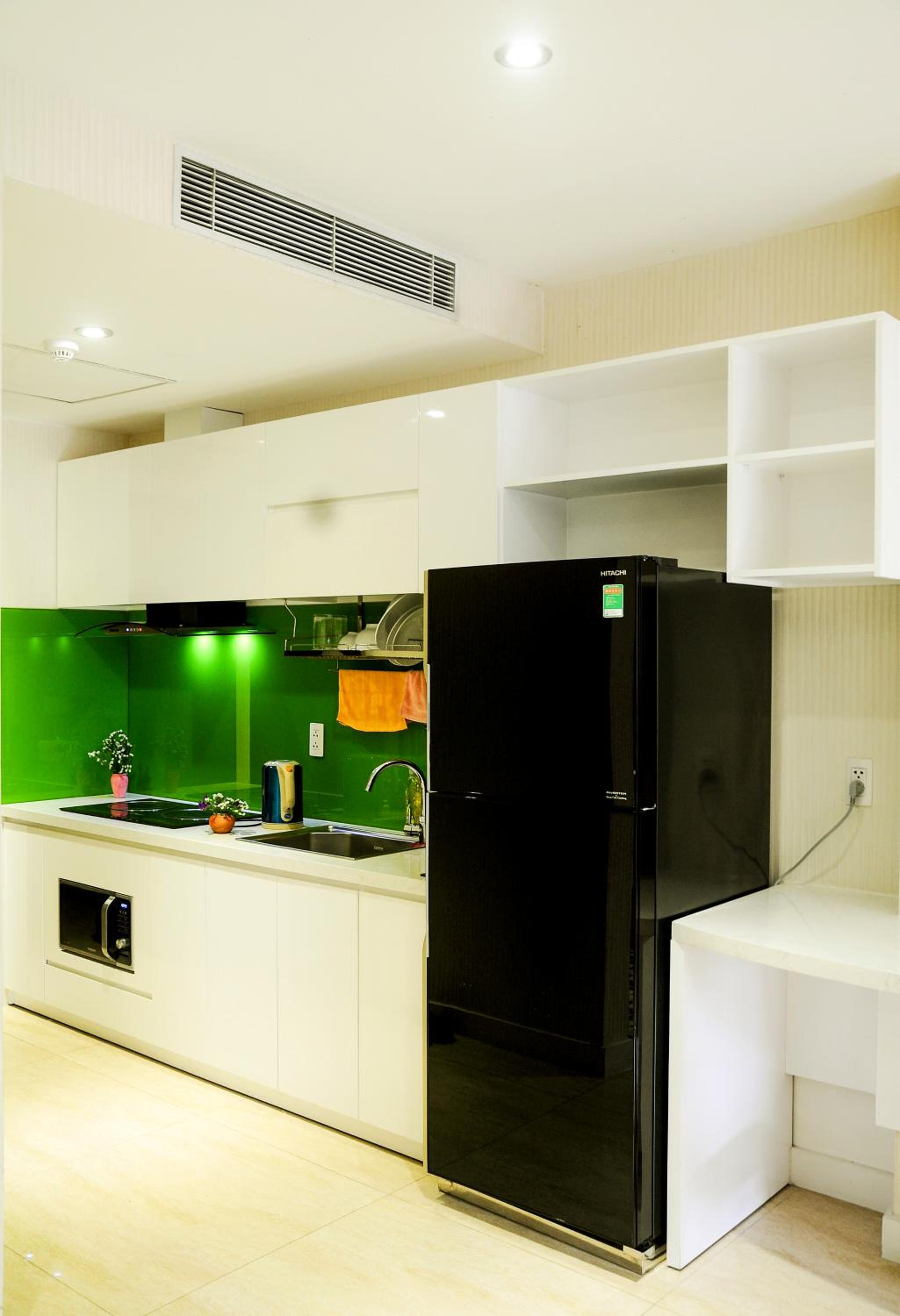Sunny Serviced Apartment