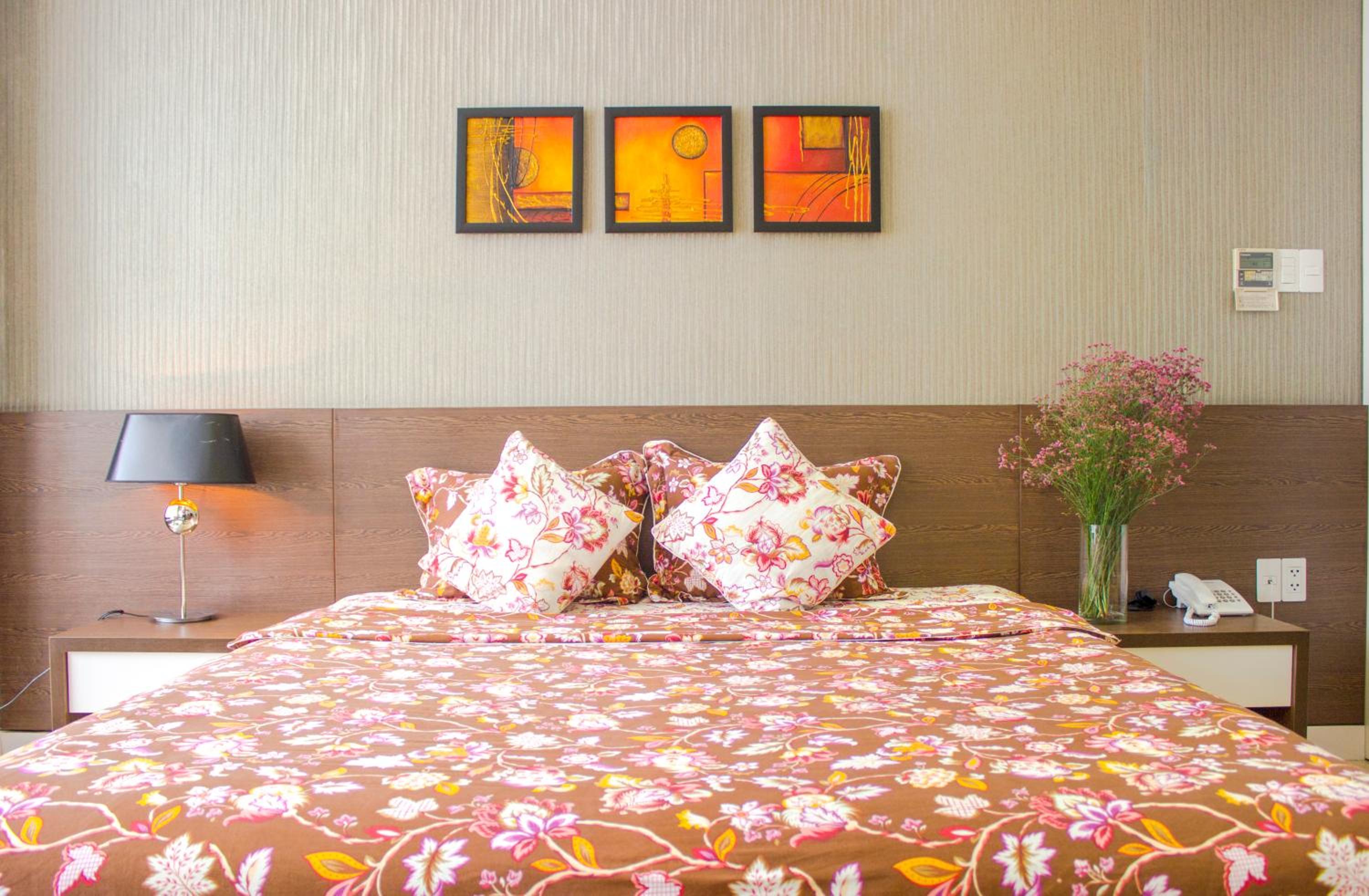 Sunny Serviced Apartment