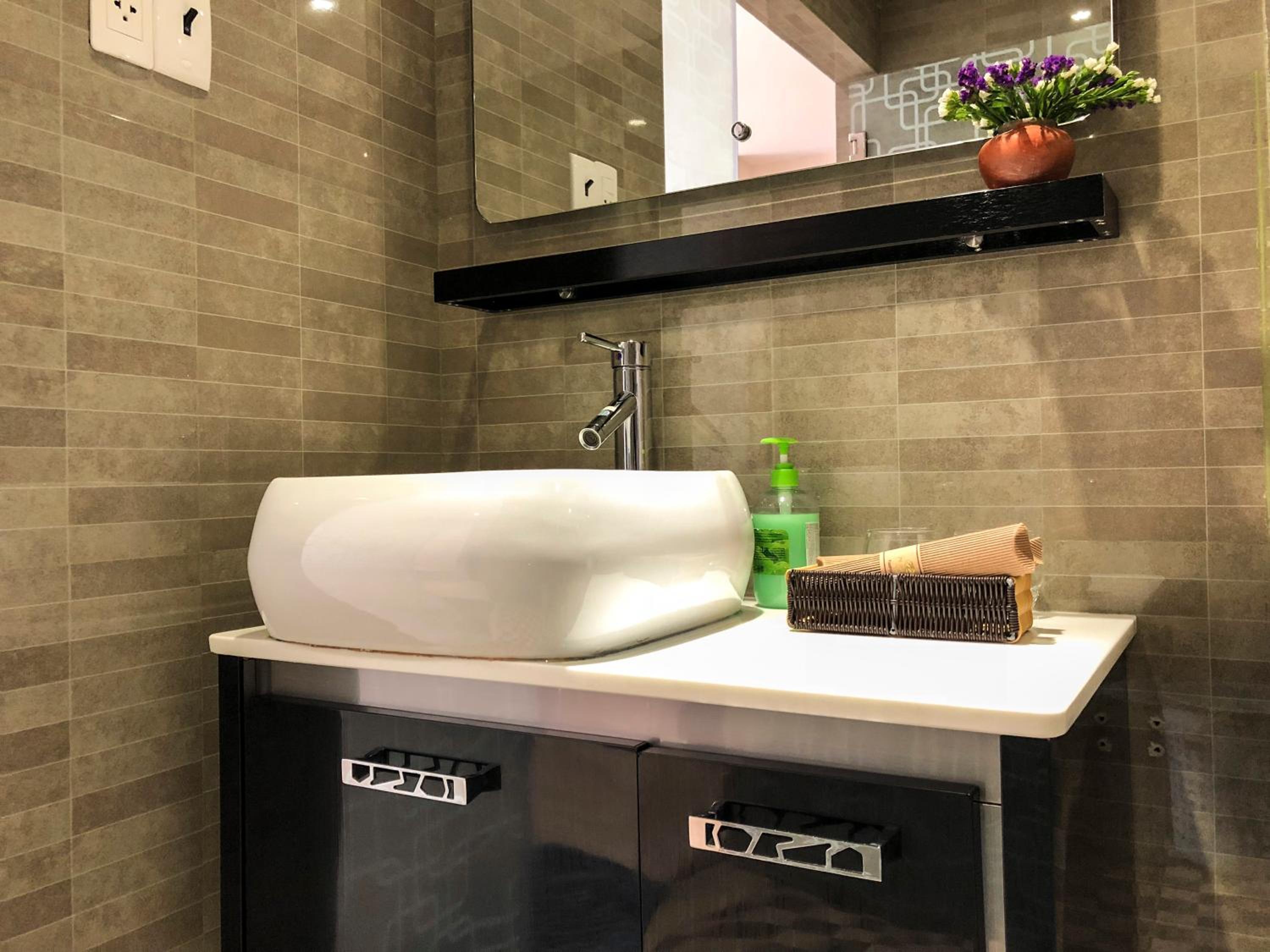 Sunny Serviced Apartment