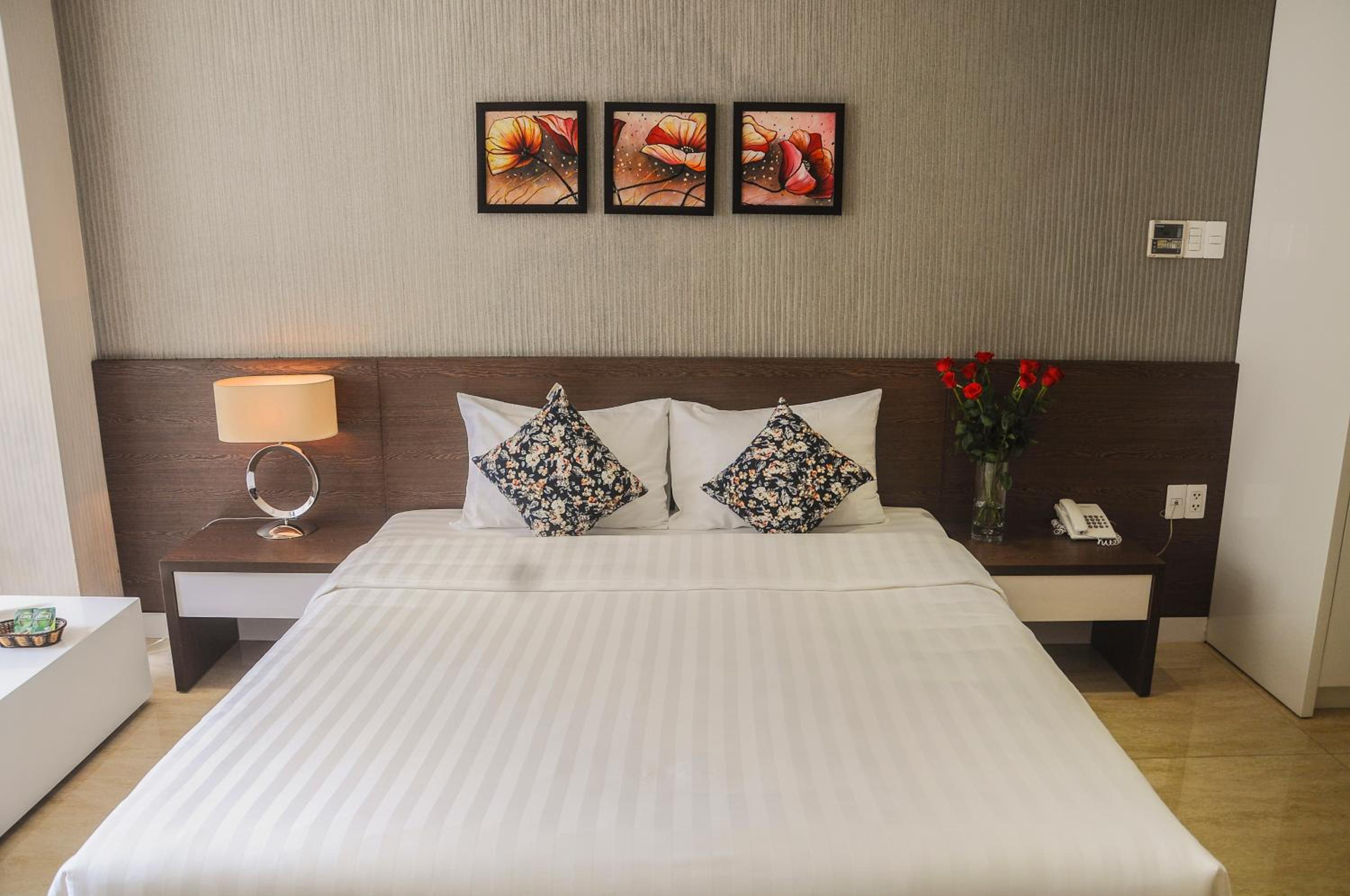Sunny Serviced Apartment
