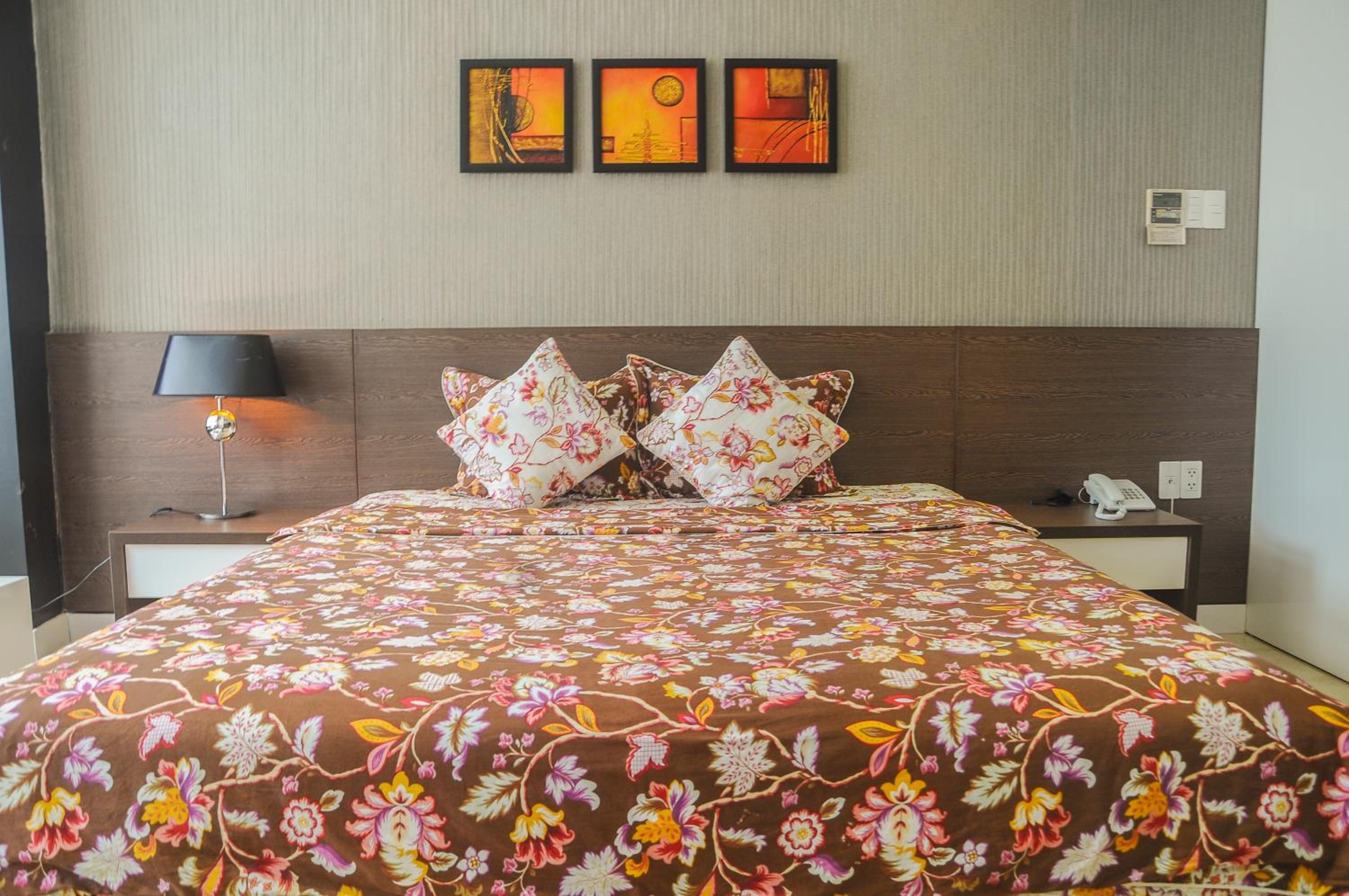 Sunny Serviced Apartment