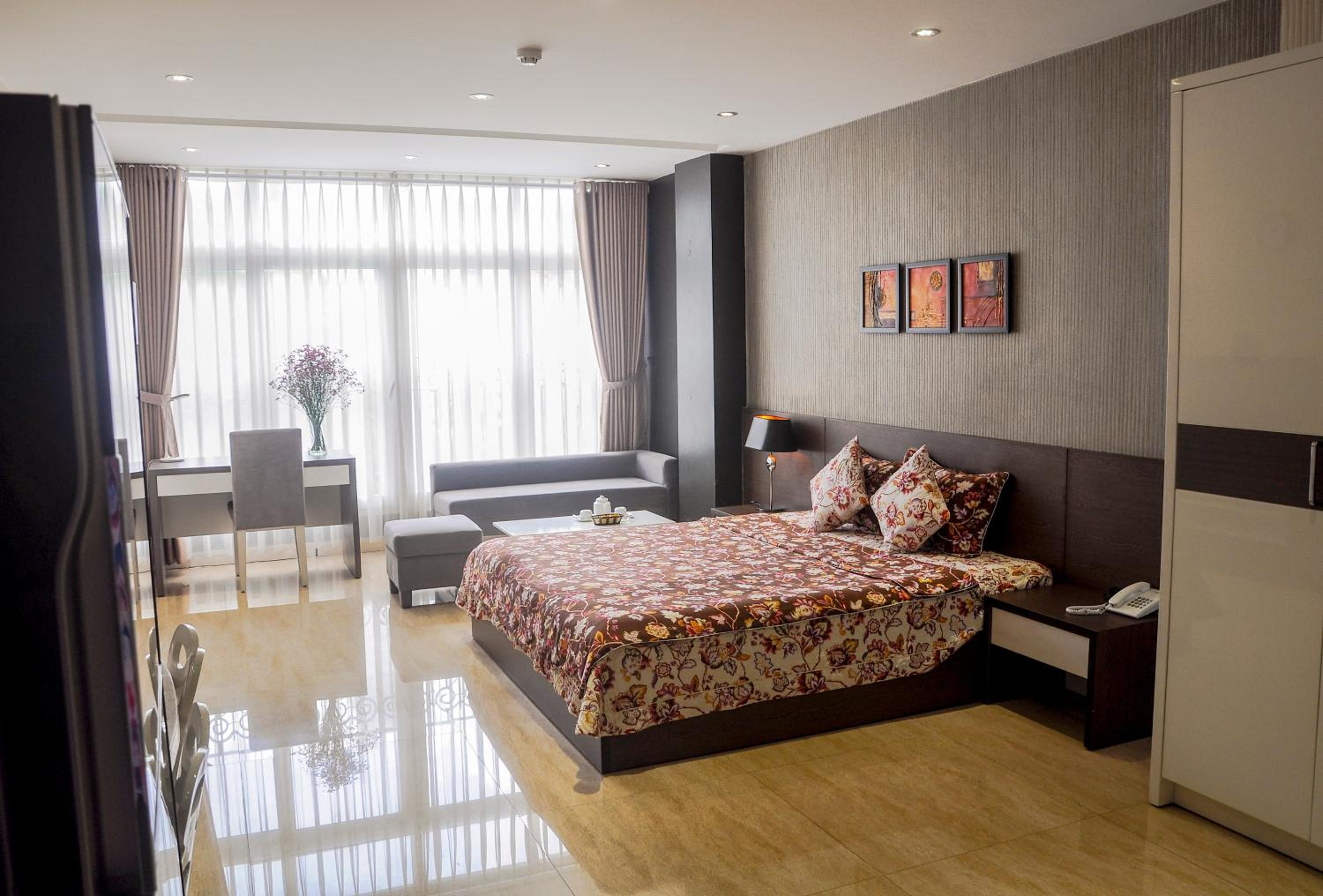 Sunny Serviced Apartment
