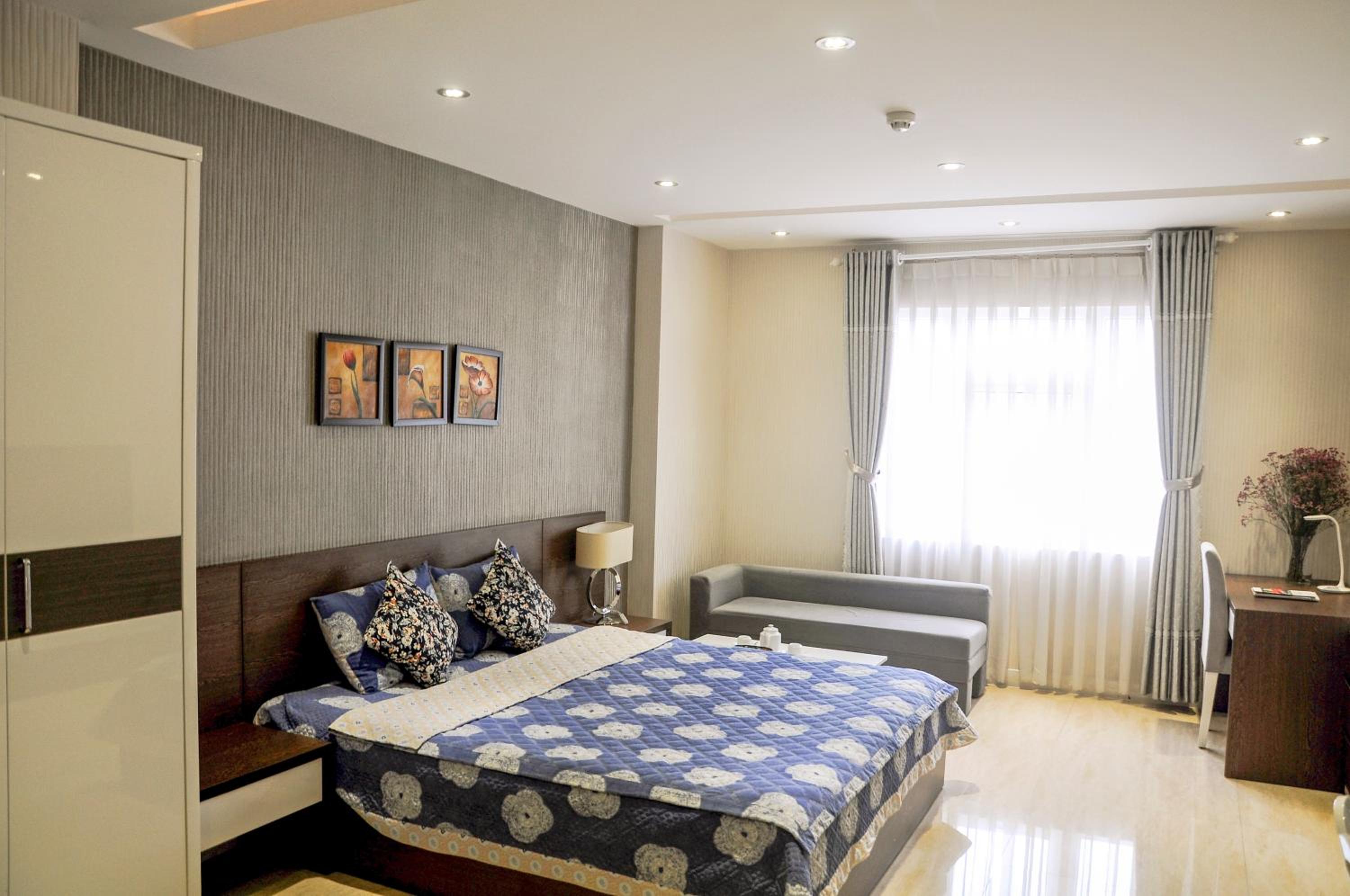 Sunny Serviced Apartment