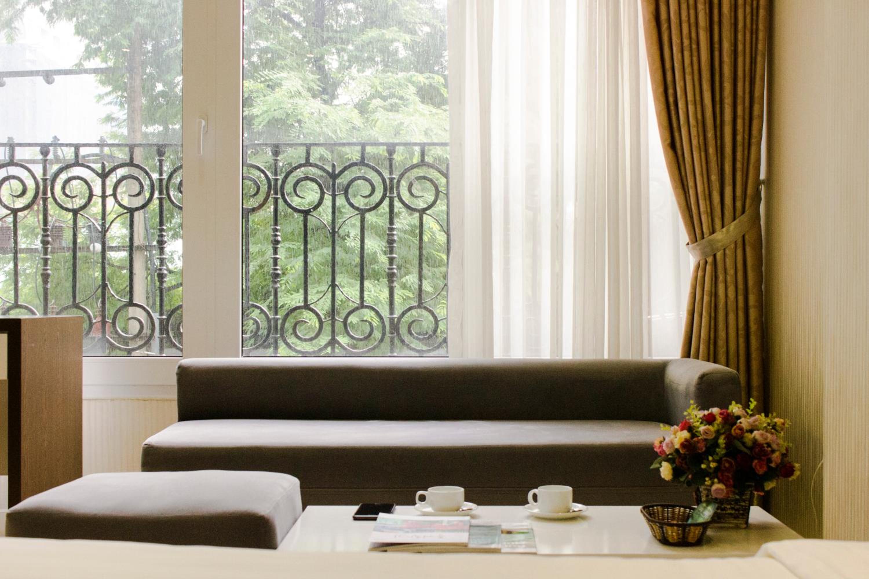 Sunny Serviced Apartment