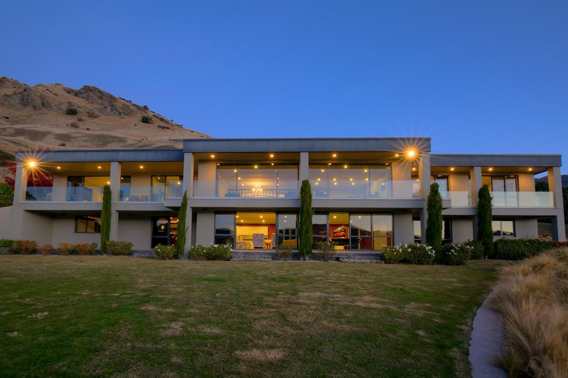Lake Hayes Luxury Residence view 2
