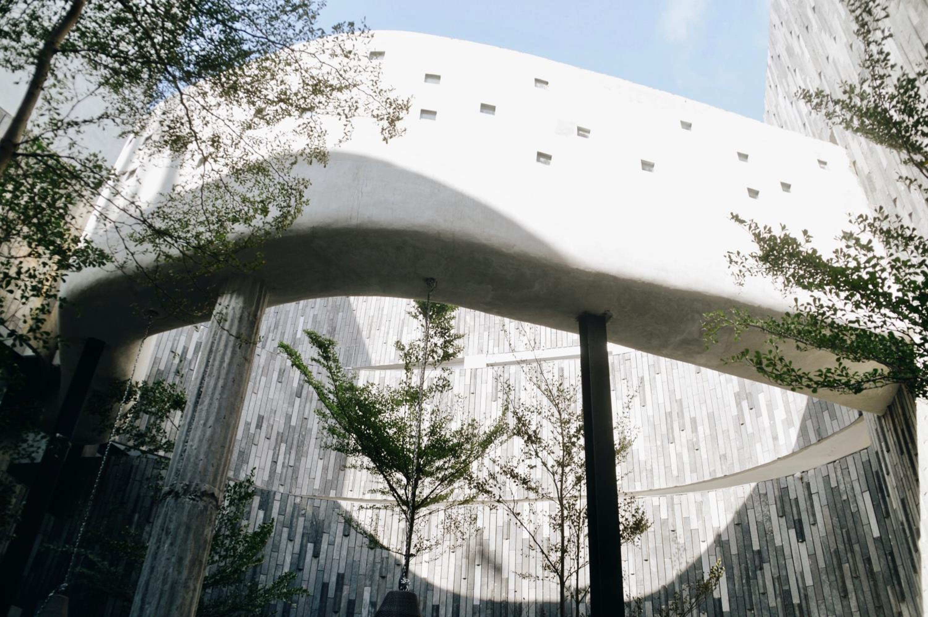 Hotel Lloyd's Inn Bali - Image 1