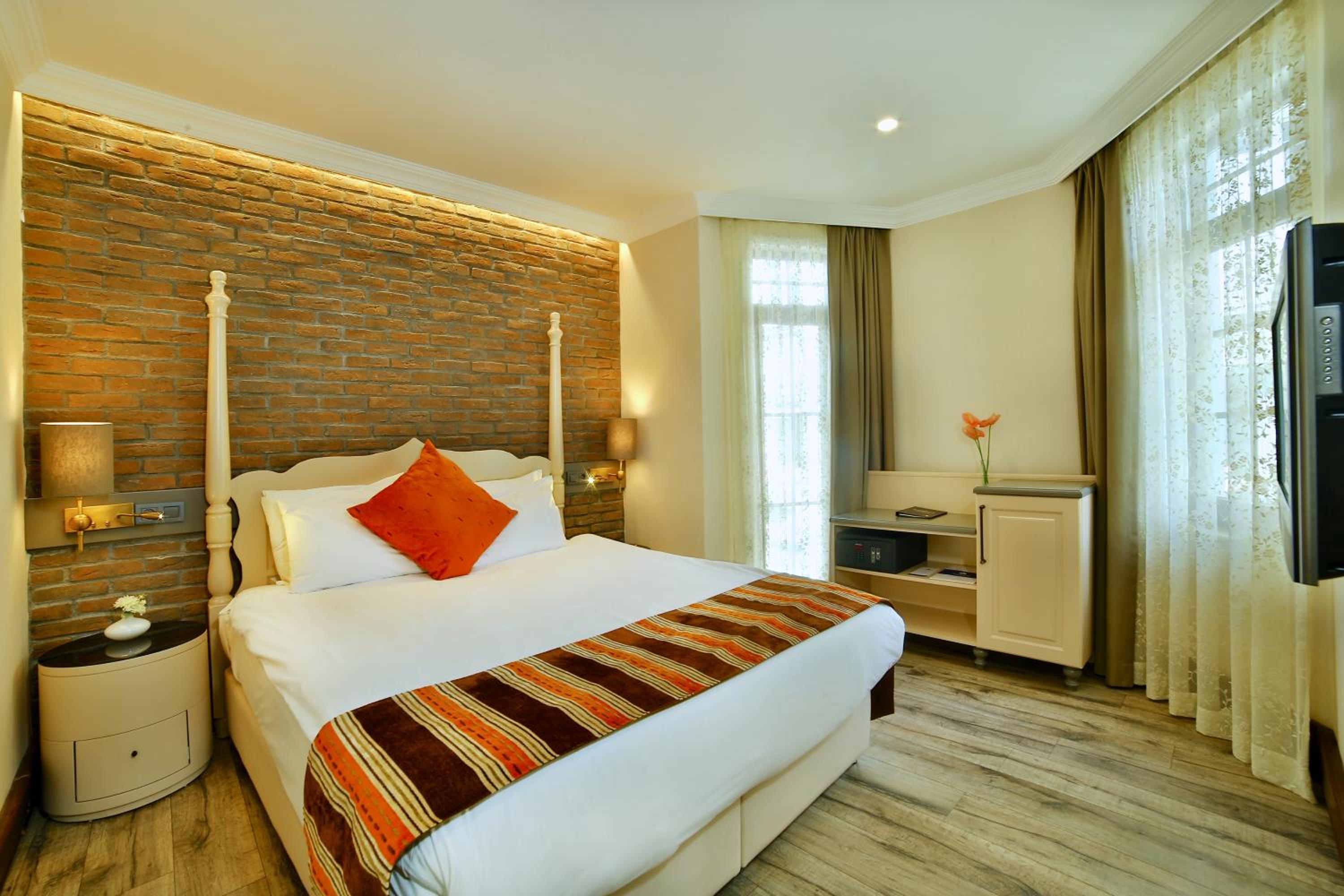 Konak Hotel Taksim - Image 25