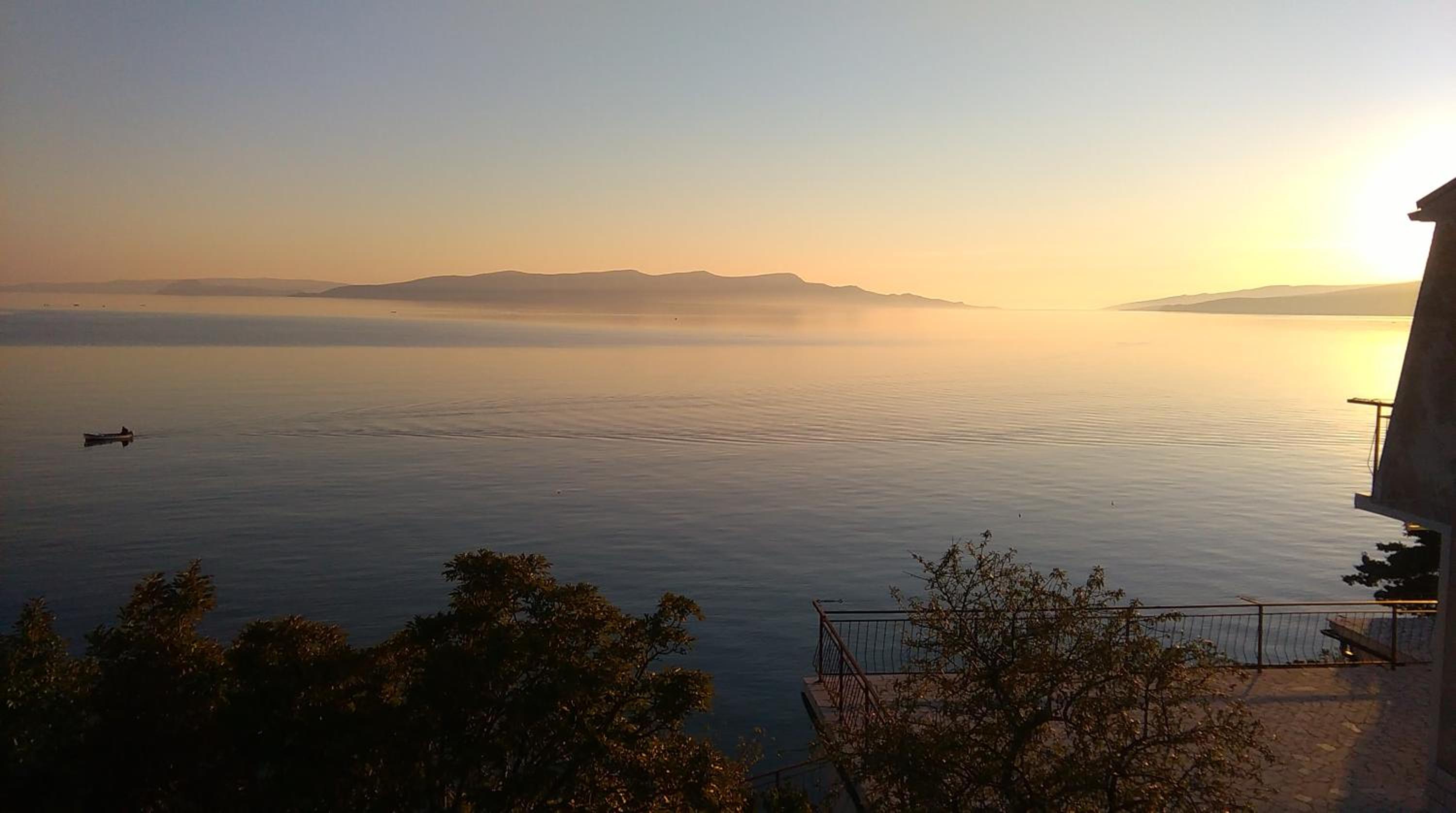 DEAN en Senj — balance & terrace