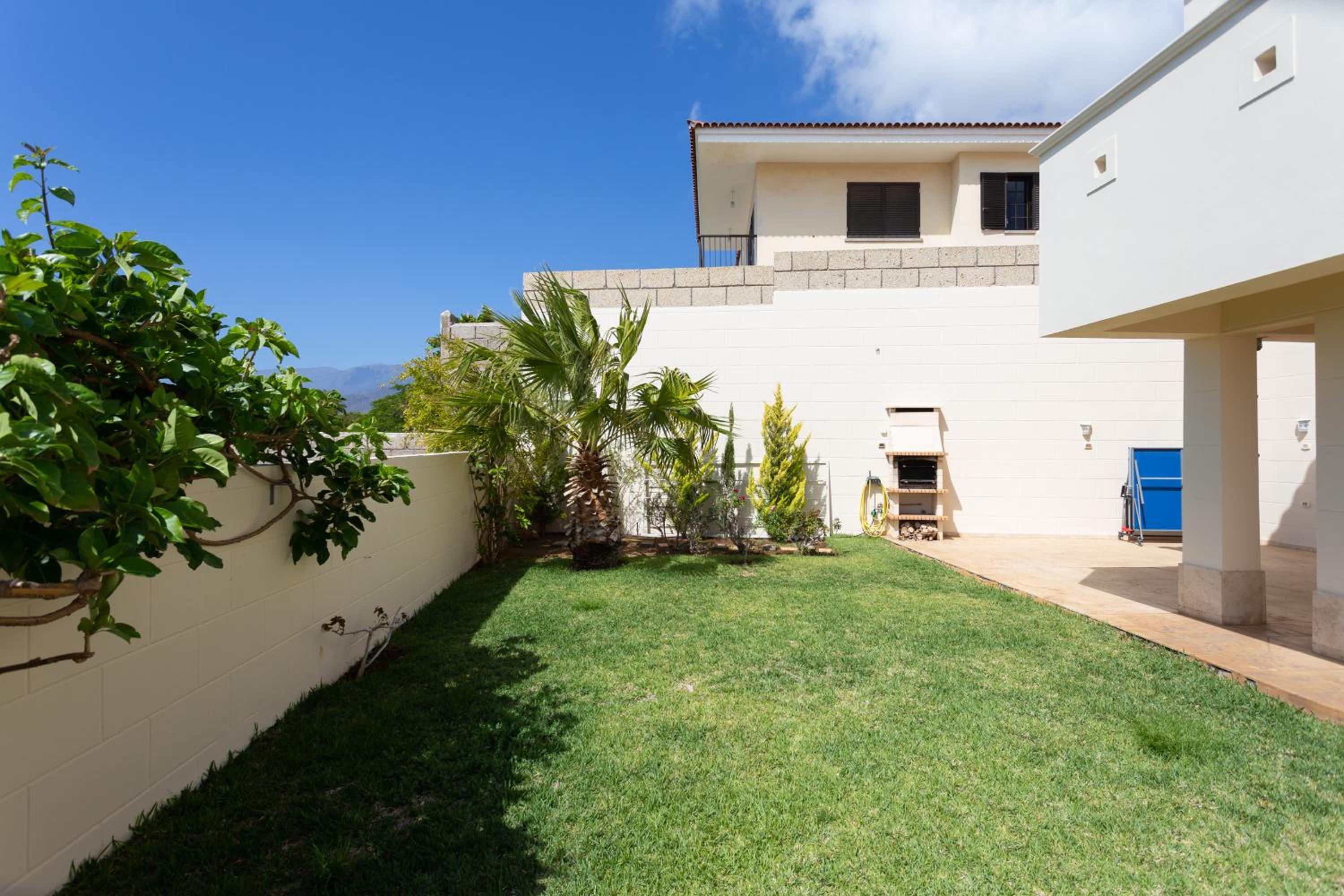 Tabaiba Luxus Chalet with heatable pool view 3
