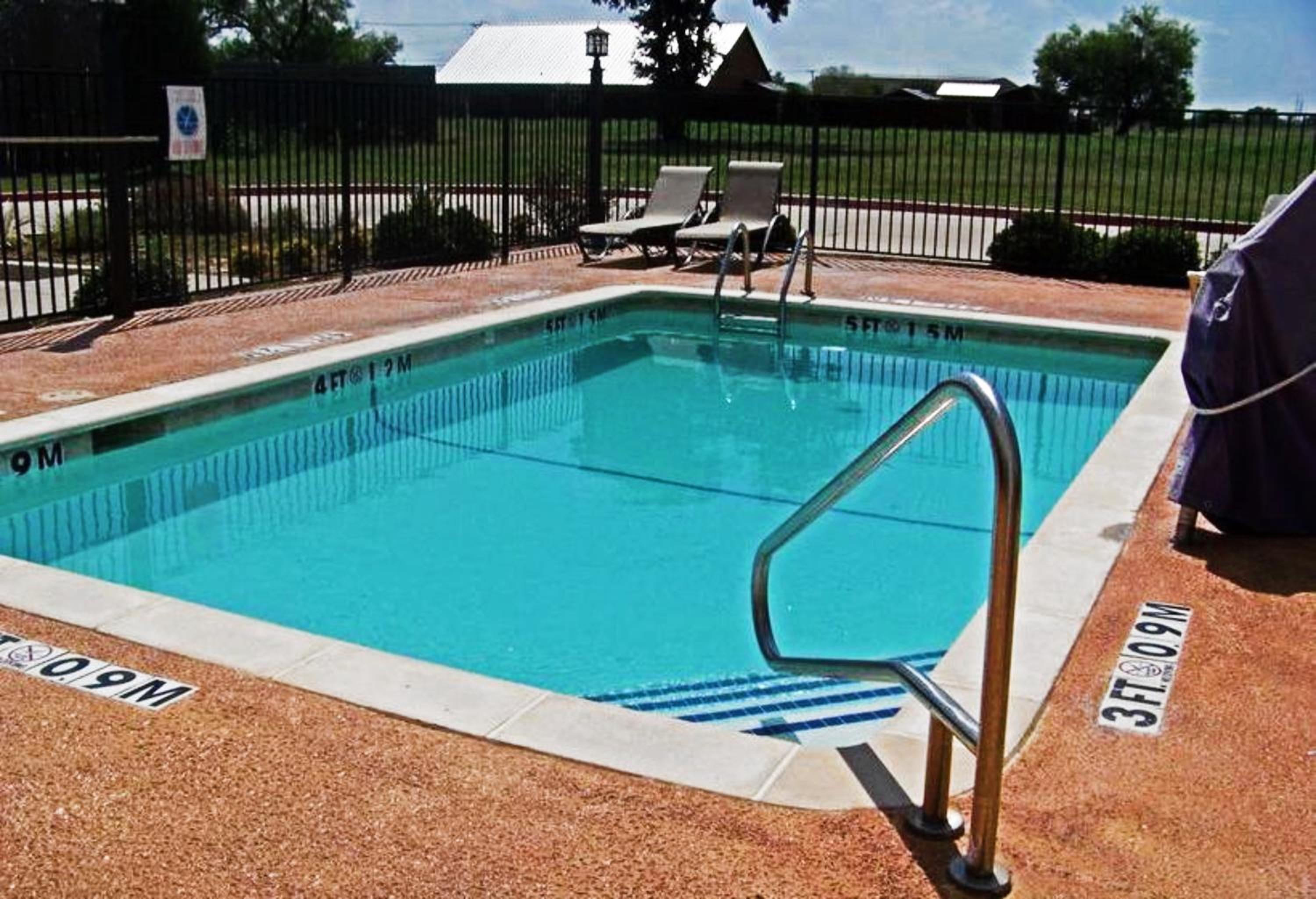 Mineral Wells Vacations - Days Inn  Suites by Wyndham Mineral Wells - Property Image 12