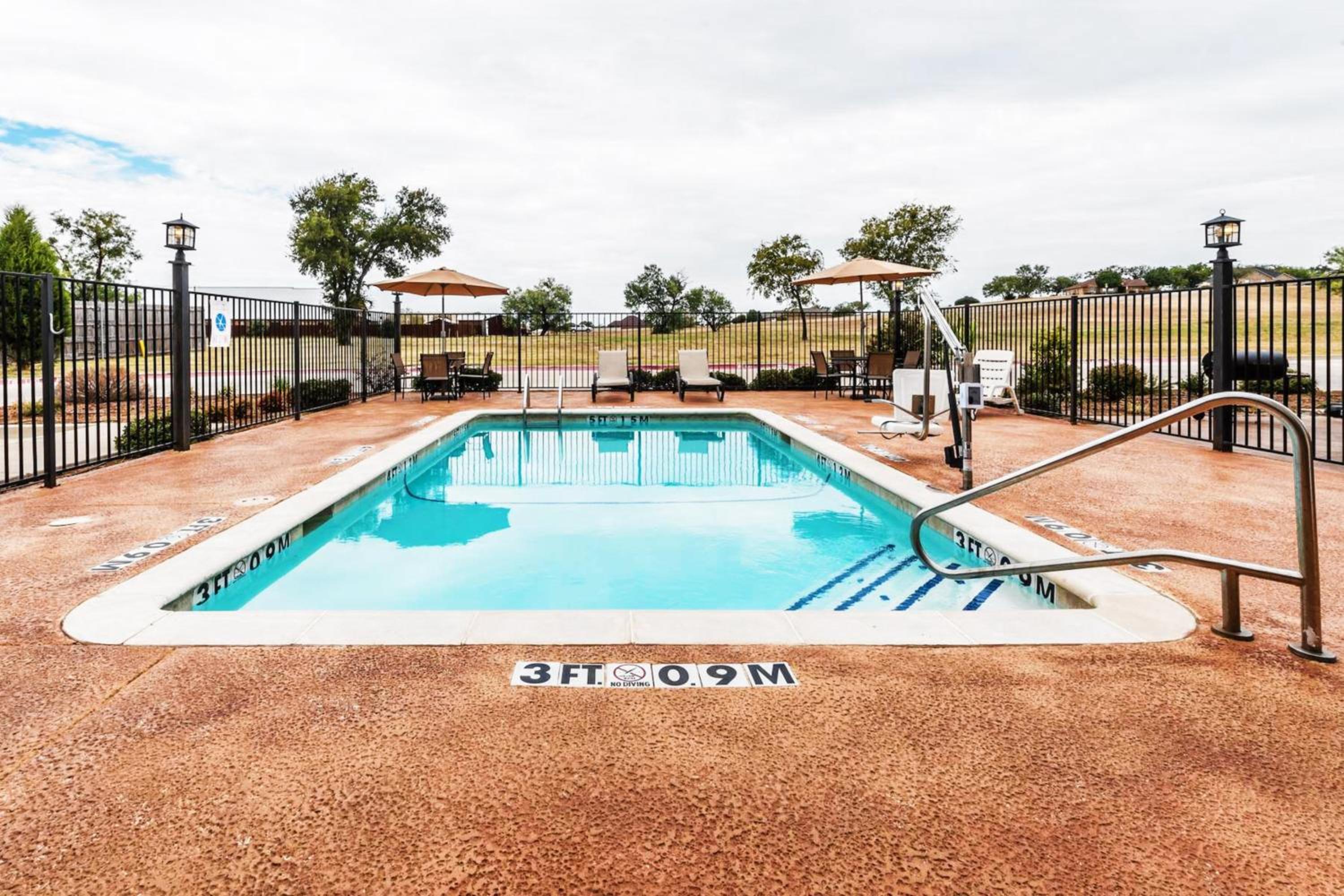 Mineral Wells Vacations - Days Inn  Suites by Wyndham Mineral Wells - Property Image 3