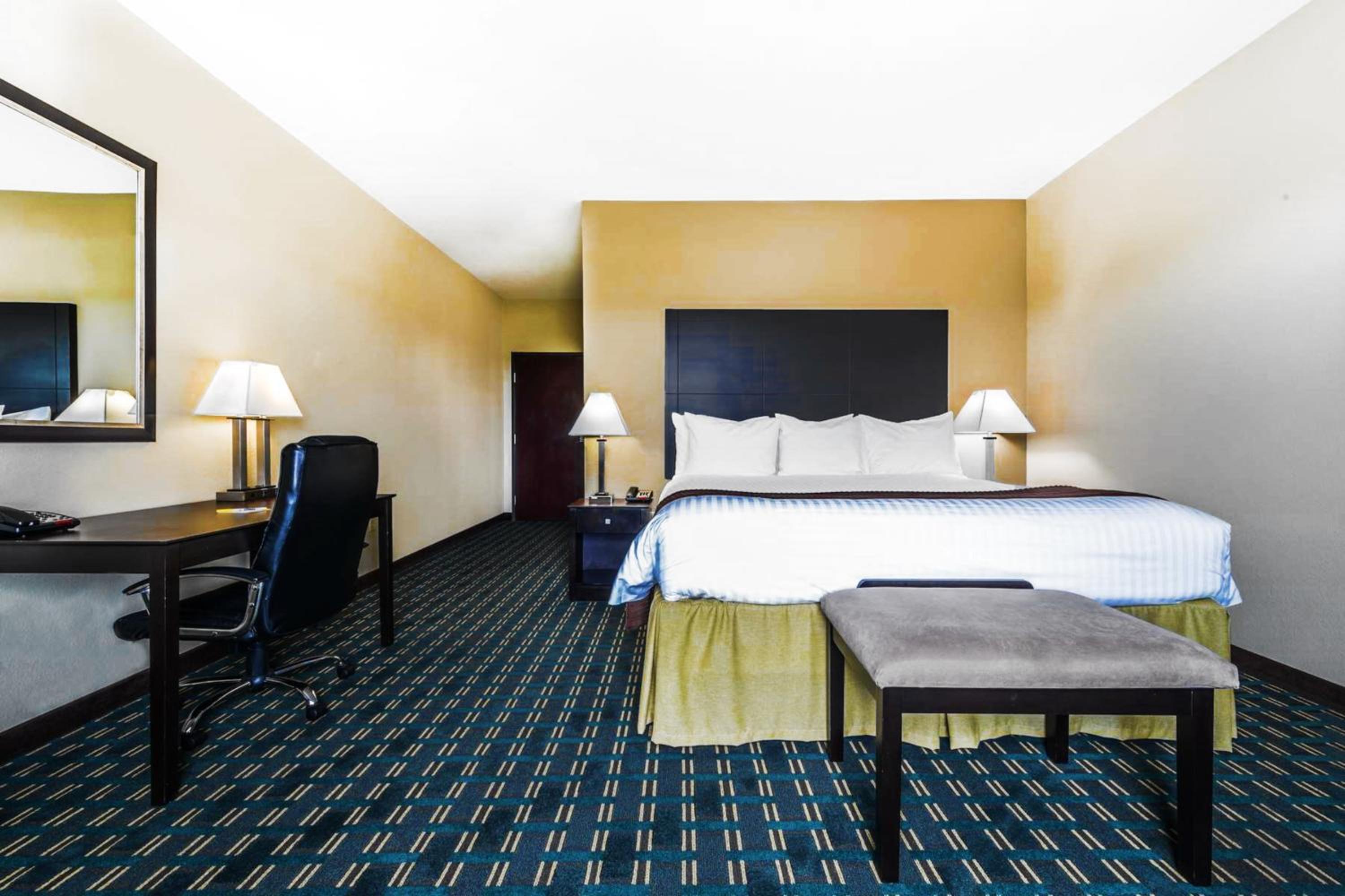 Mineral Wells Vacations - Days Inn  Suites by Wyndham Mineral Wells - Property Image 9