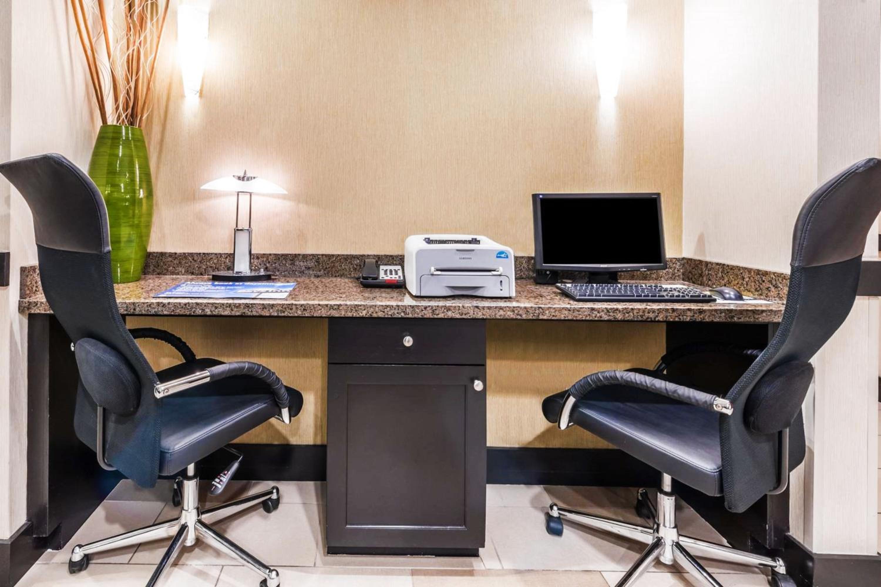 Mineral Wells Vacations - Days Inn  Suites by Wyndham Mineral Wells - Property Image 7