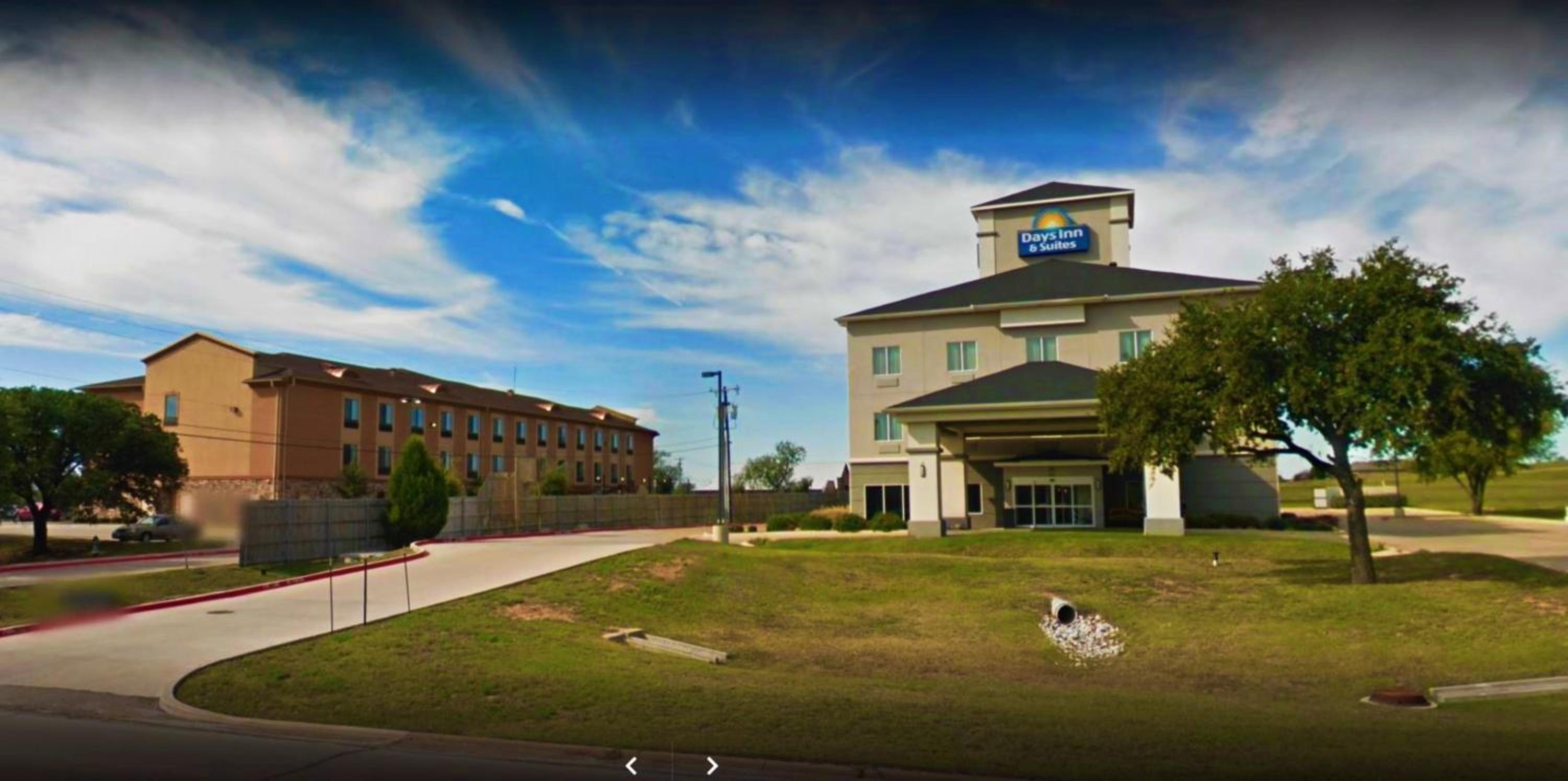 Mineral Wells Vacations - Days Inn  Suites by Wyndham Mineral Wells - Property Image 5