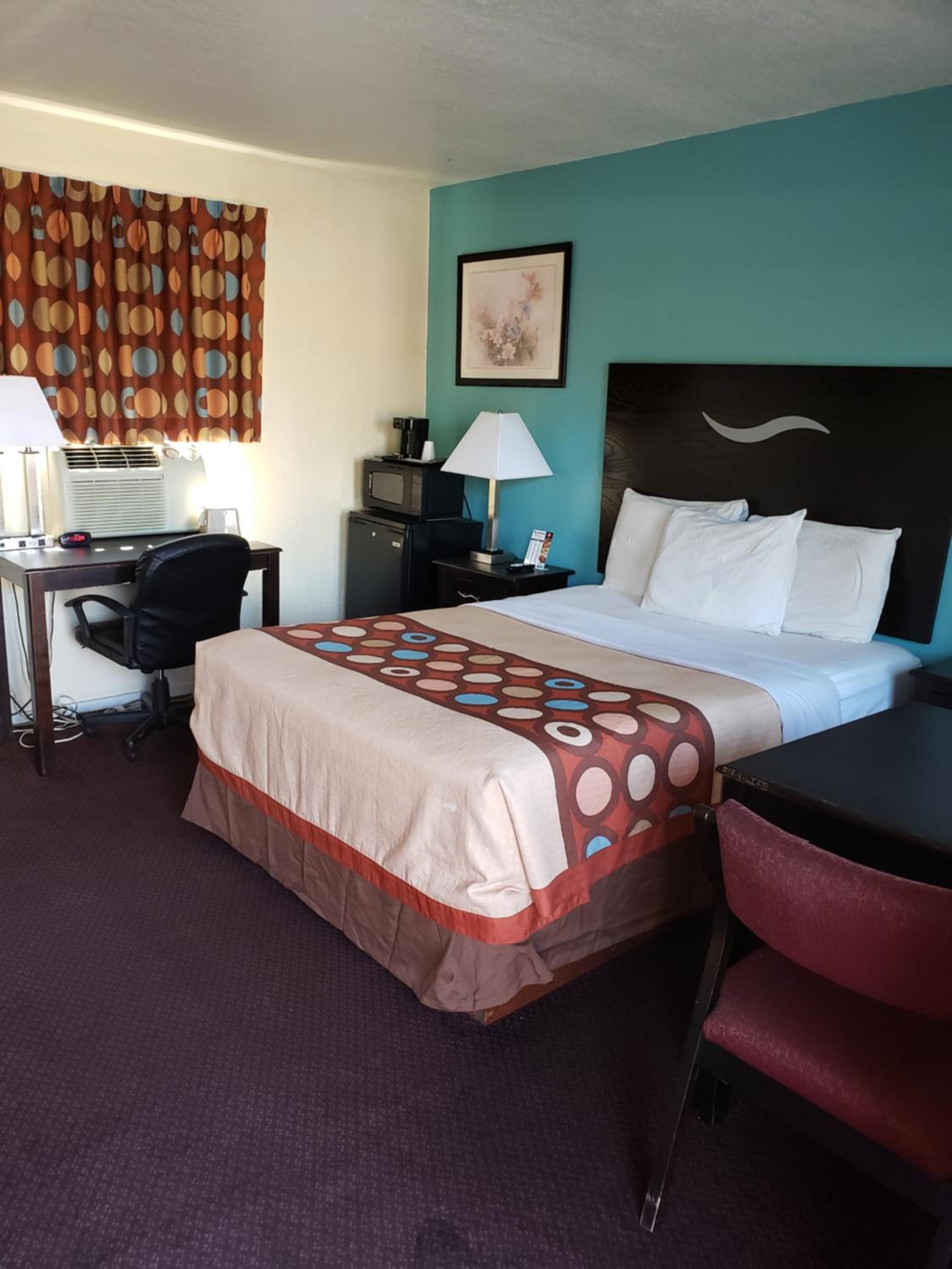Sedalia Vacations - American Inn - Property Image 4