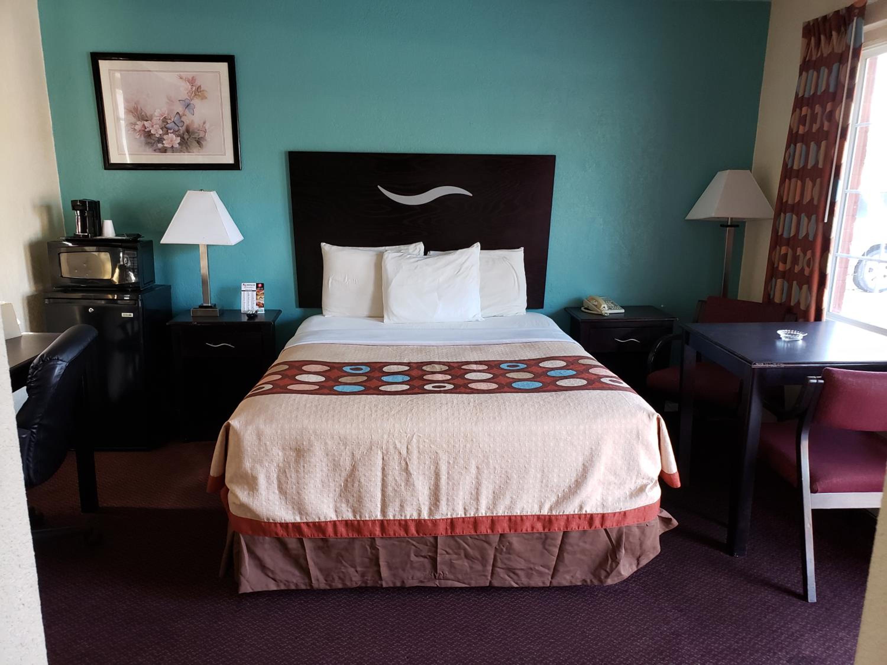 Sedalia Vacations - American Inn - Property Image 5