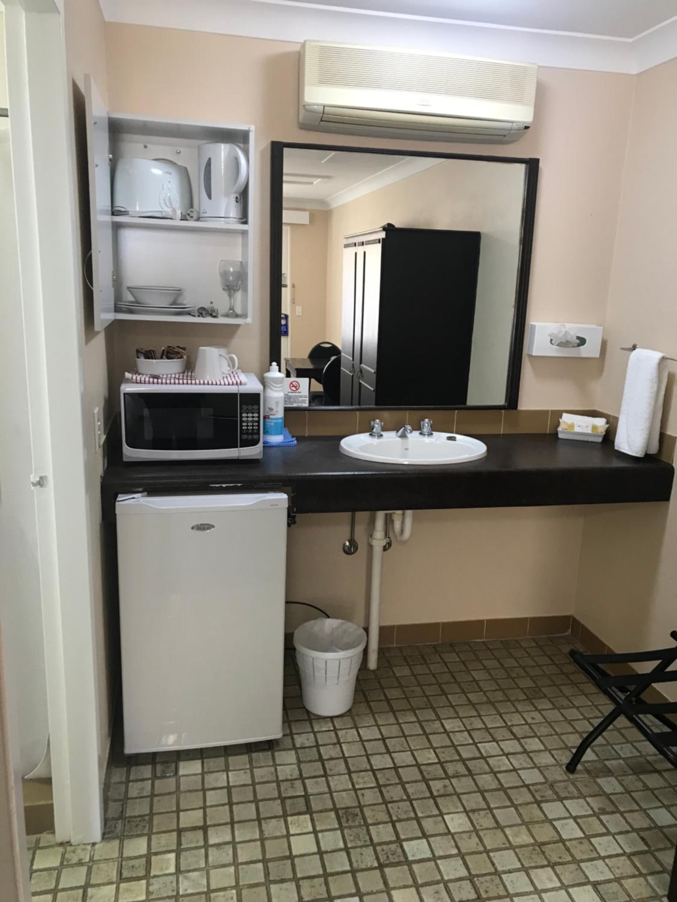 Hideaway Motor Inn