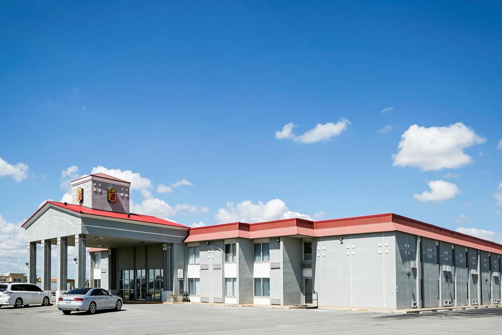 Elk City Vacations - Super 8 by Wyndham Elk City - Property Image 11
