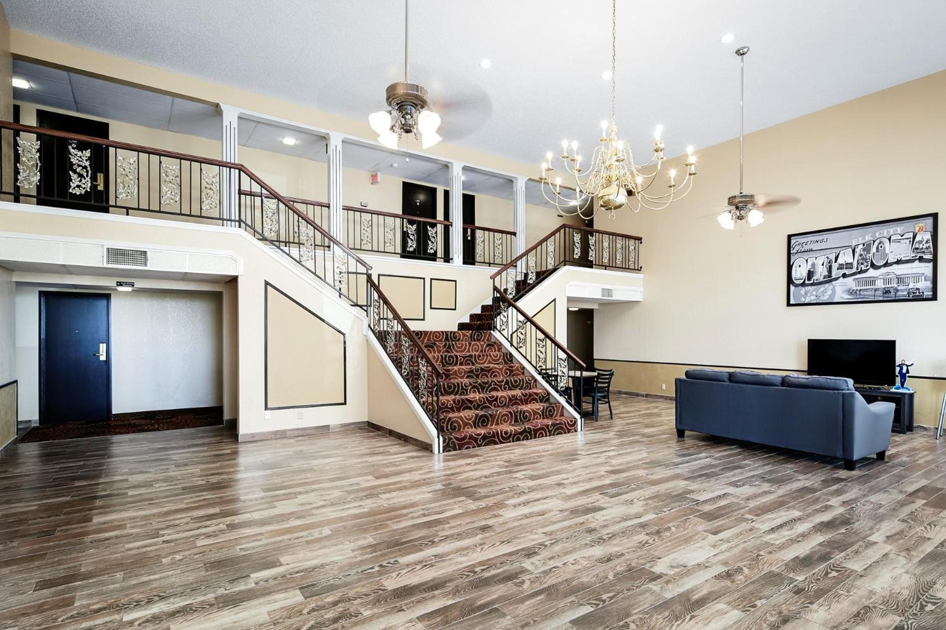 Elk City Vacations - Super 8 by Wyndham Elk City - Property Image 2