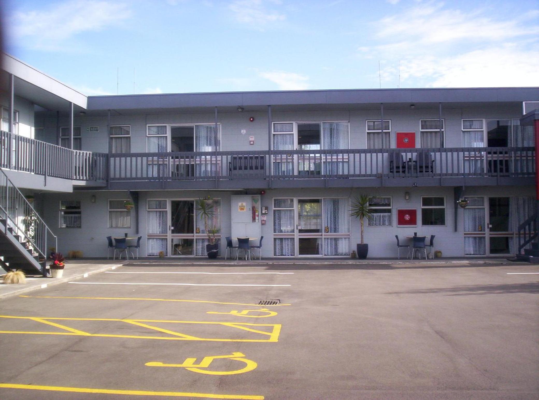 Broadway Motor Inn