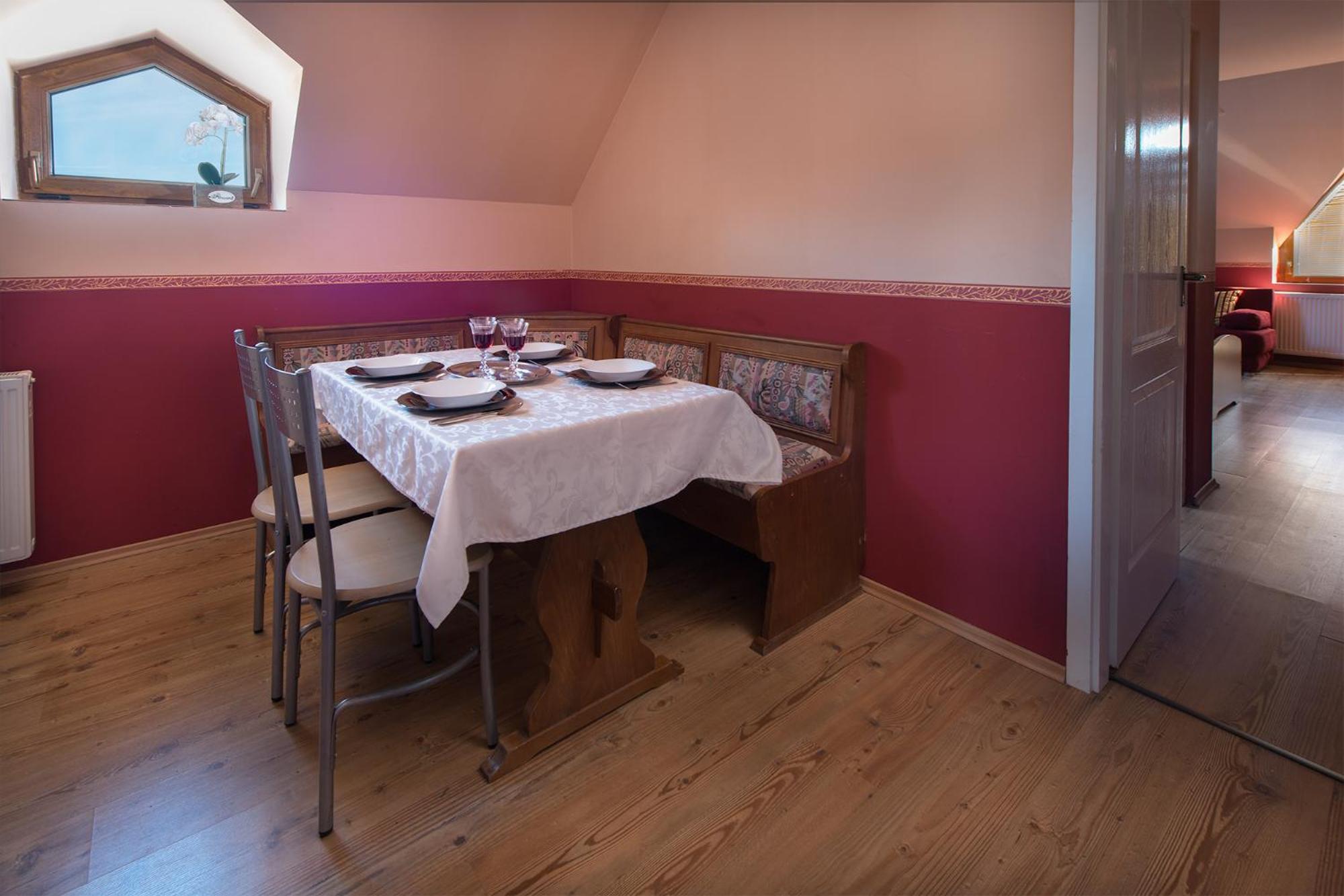 Aranyló Apartmanház - Quiet Studios with Balcony