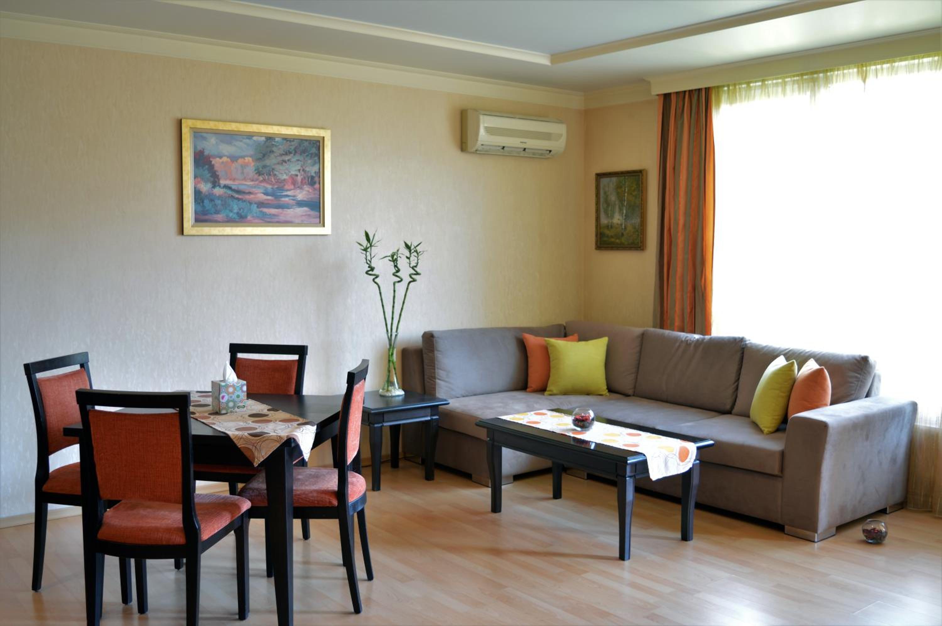 Aparthouse Borovo near Bulgaria Mall, free street parking view 4