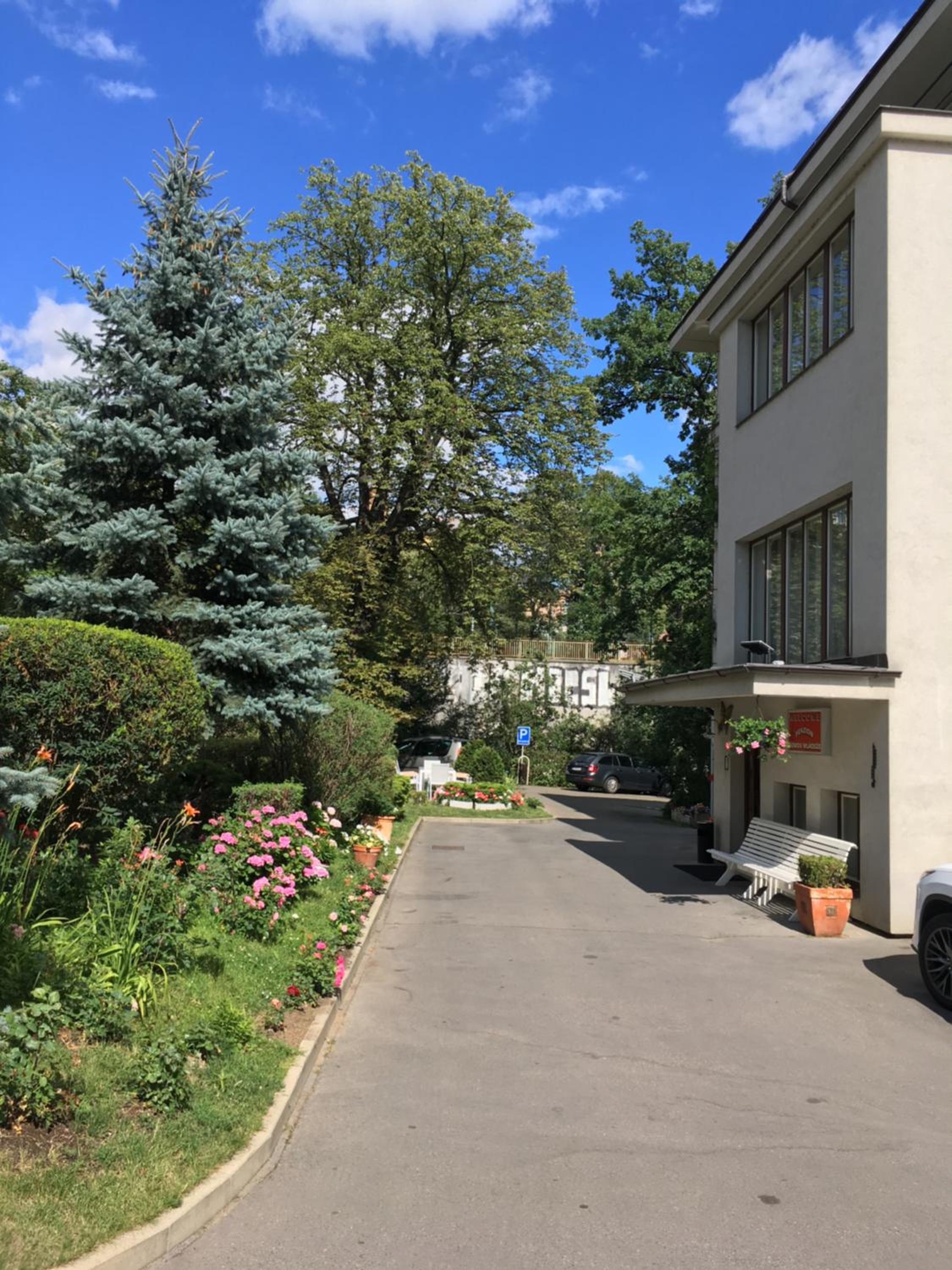Residence Dykova - former Pension Jana, Domov Mládeže