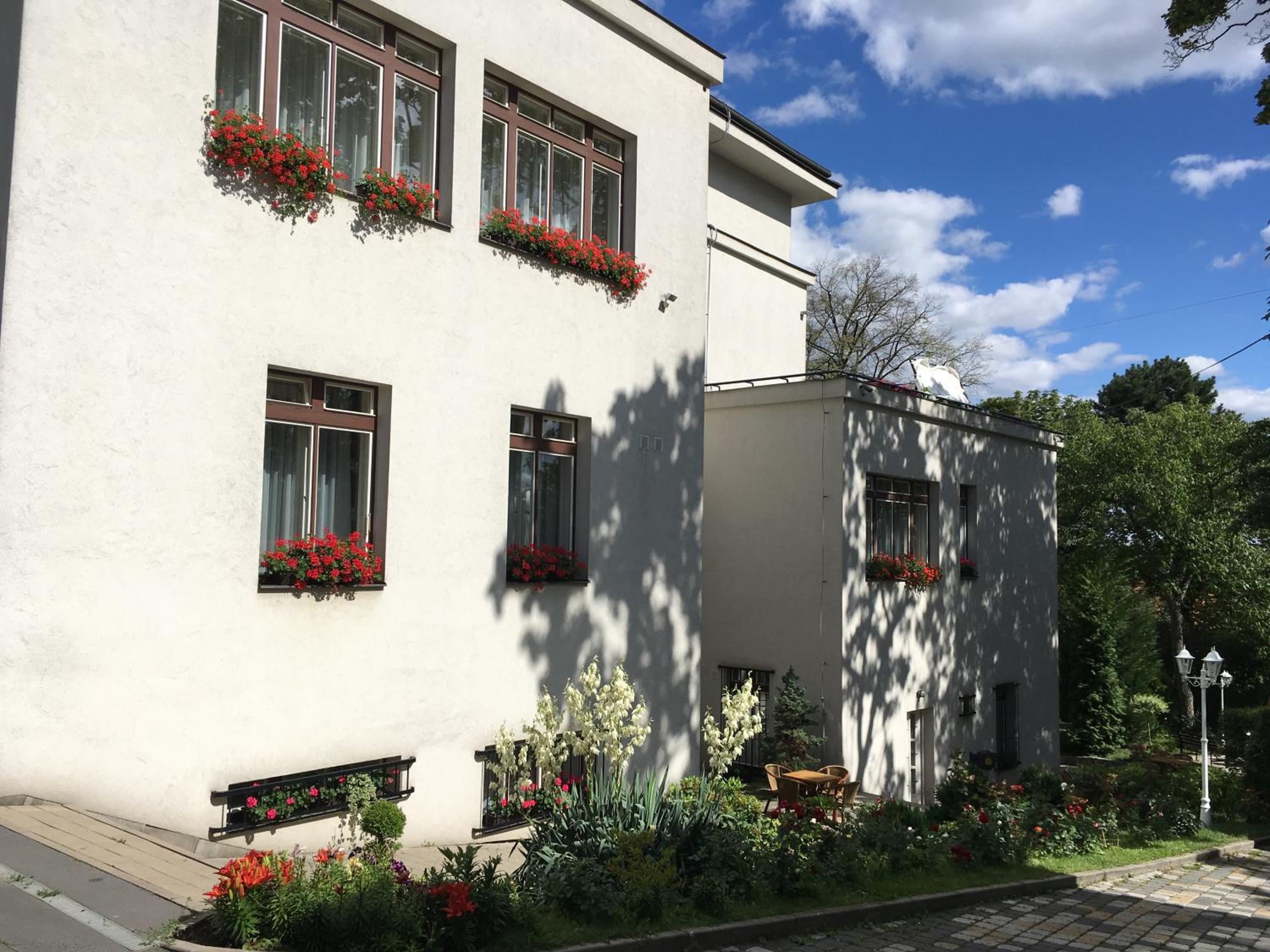 Residence Dykova - former Pension Jana, Domov Mládeže