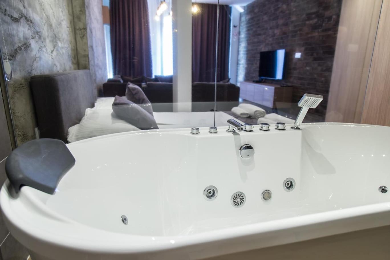 Empire Luxury Apartments view 3