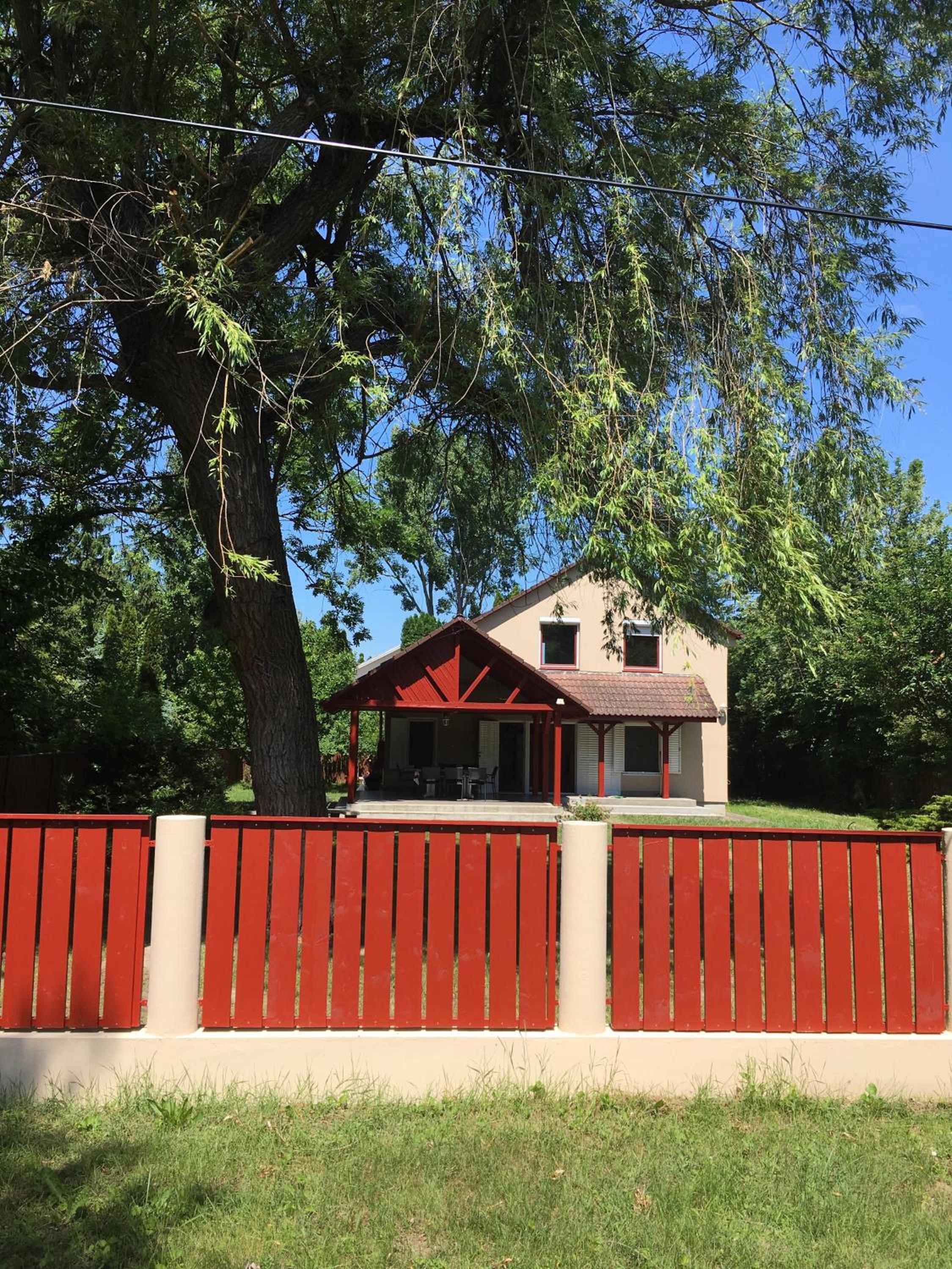 Tieffapartmanház Balatonszárszó