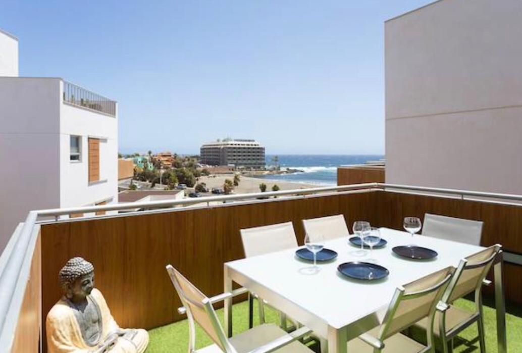 Sea View Apartment in El Médano with pool & private parking space view 4