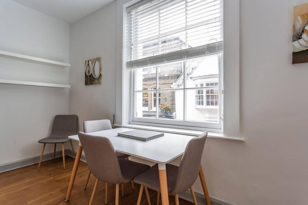 Spacious Central Chic Apartment - Simplycheckin view 3