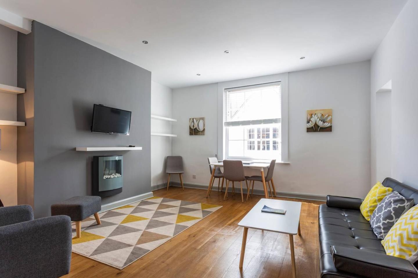 Spacious Central Chic Apartment - Simplycheckin view 5