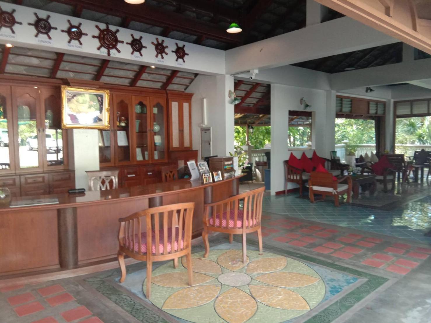 Lobby & Reception